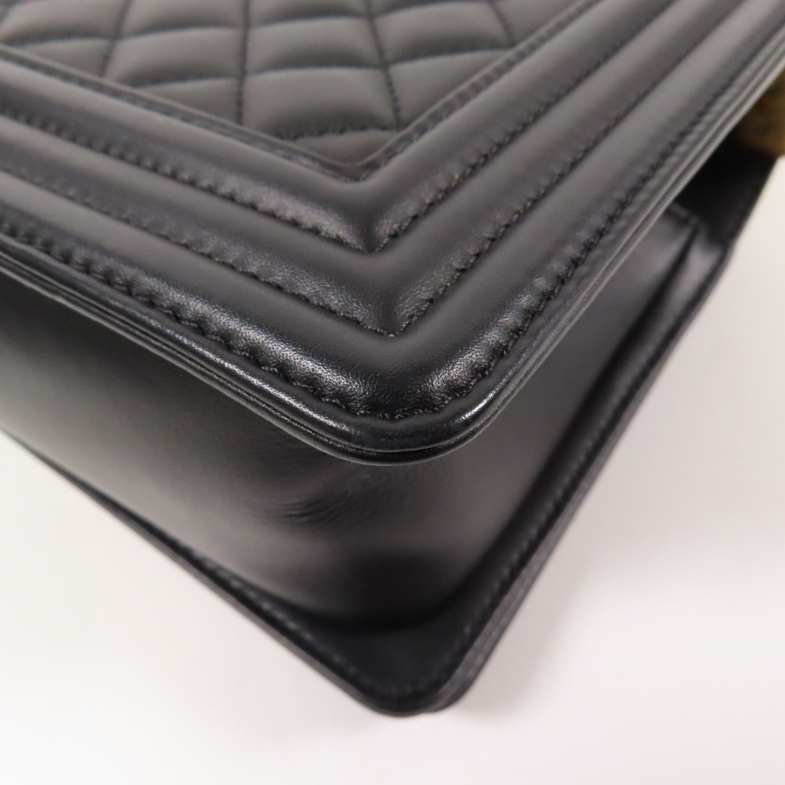 CHANEL 牛皮皮革Boy 25金扣肩背袋