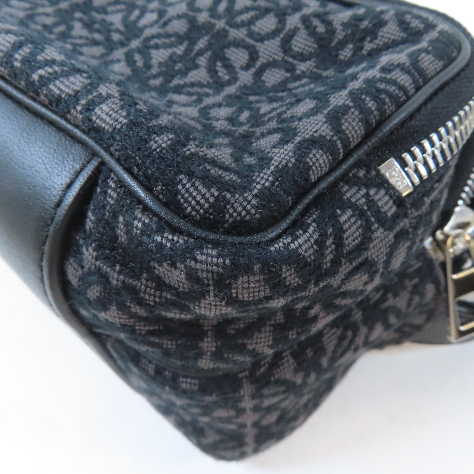 LOEWE 帆布Mini Anagram Camera銀扣肩背袋黑色