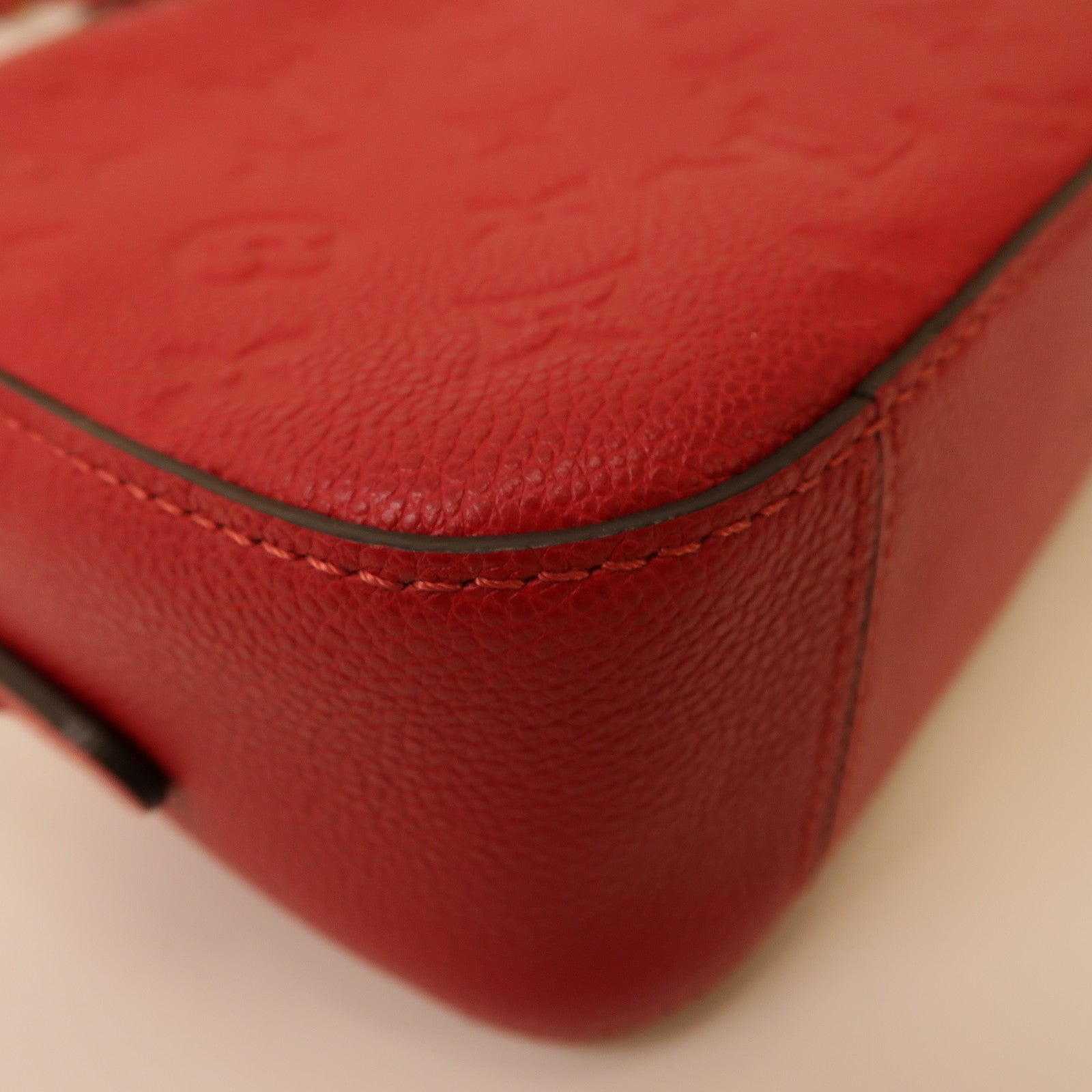 LOUIS VUITTON Monogram Empreinte Saintonge金扣肩背袋紅色