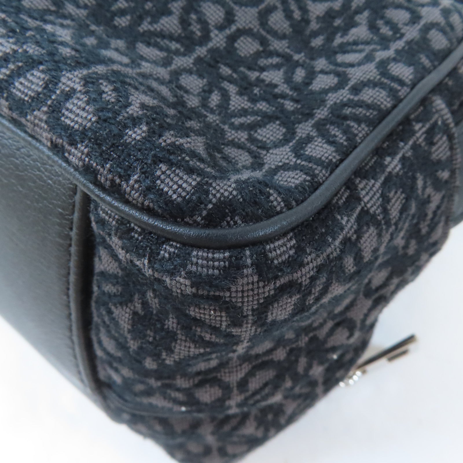 LOEWE 帆布Mini Anagram Camera銀扣肩背袋黑色