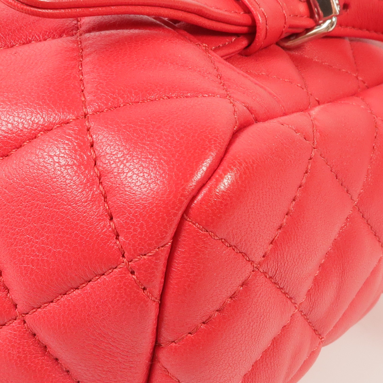 CHANEL 羊皮皮革Urban Spirit銀扣背包