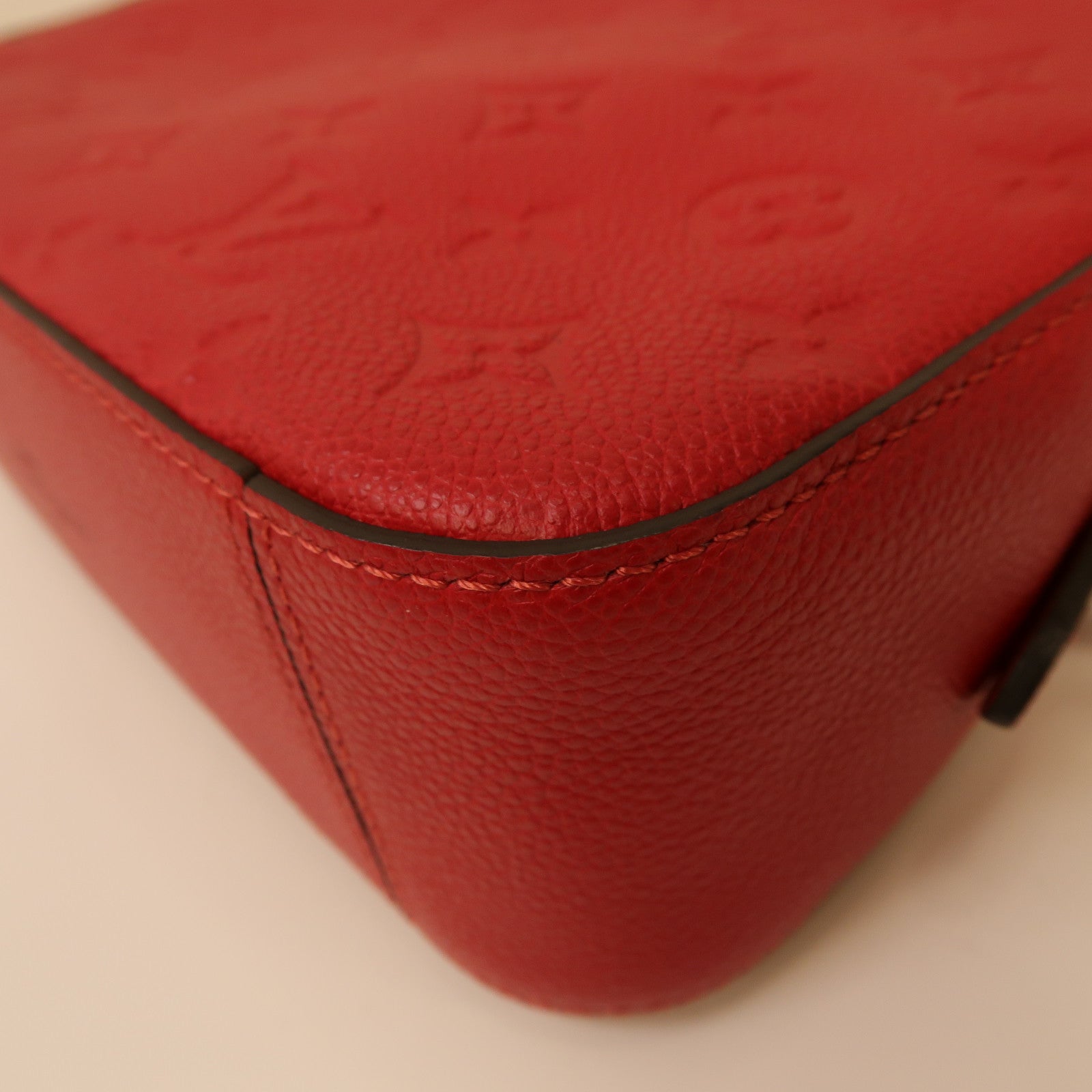 LOUIS VUITTON Monogram Empreinte Saintonge金扣肩背袋紅色