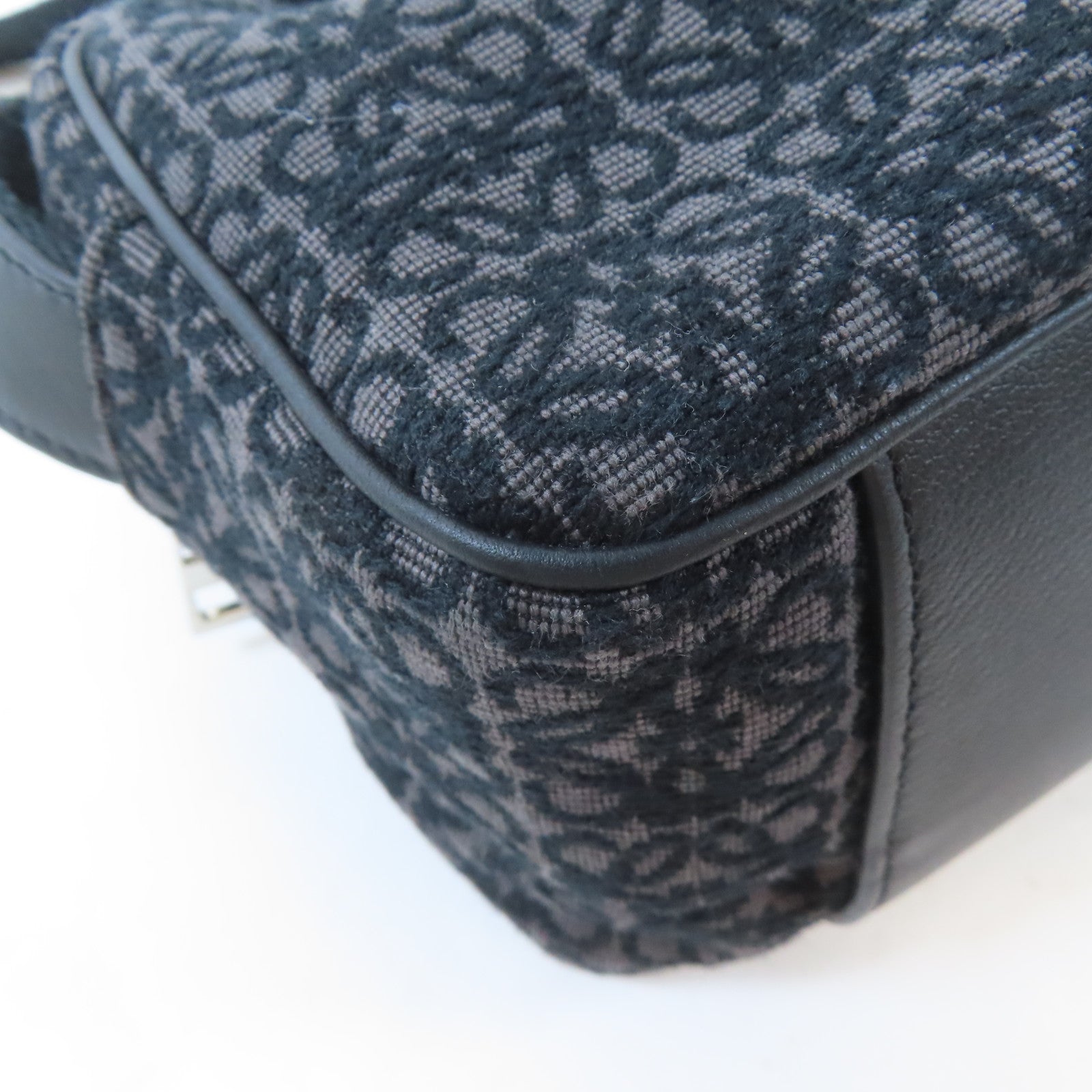 LOEWE 帆布Mini Anagram Camera銀扣肩背袋黑色