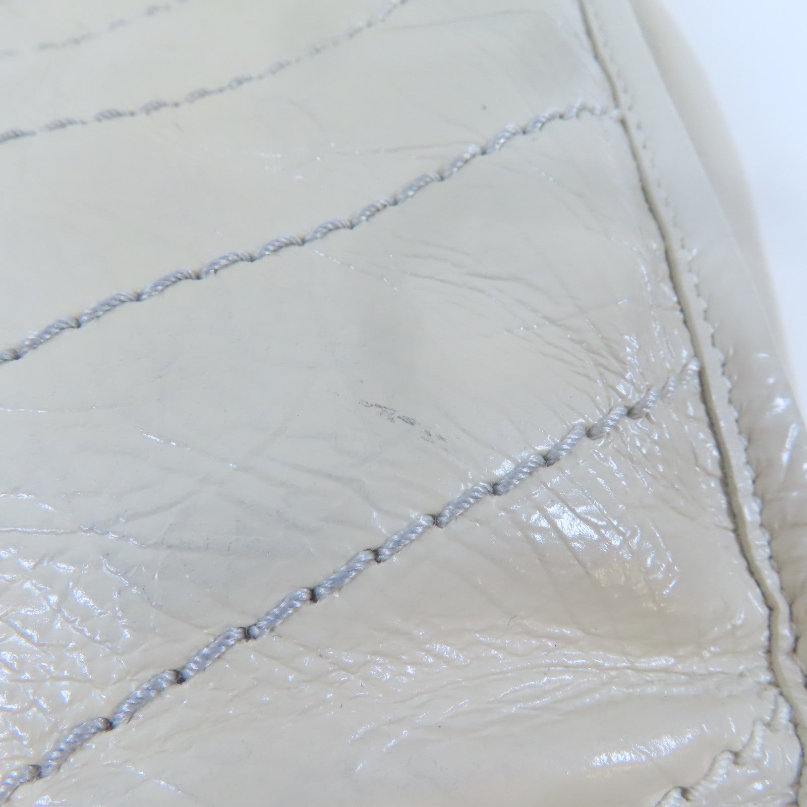 SAINT LAURENT 牛皮皮革Niki Medium銀扣鏈帶肩背袋米白色