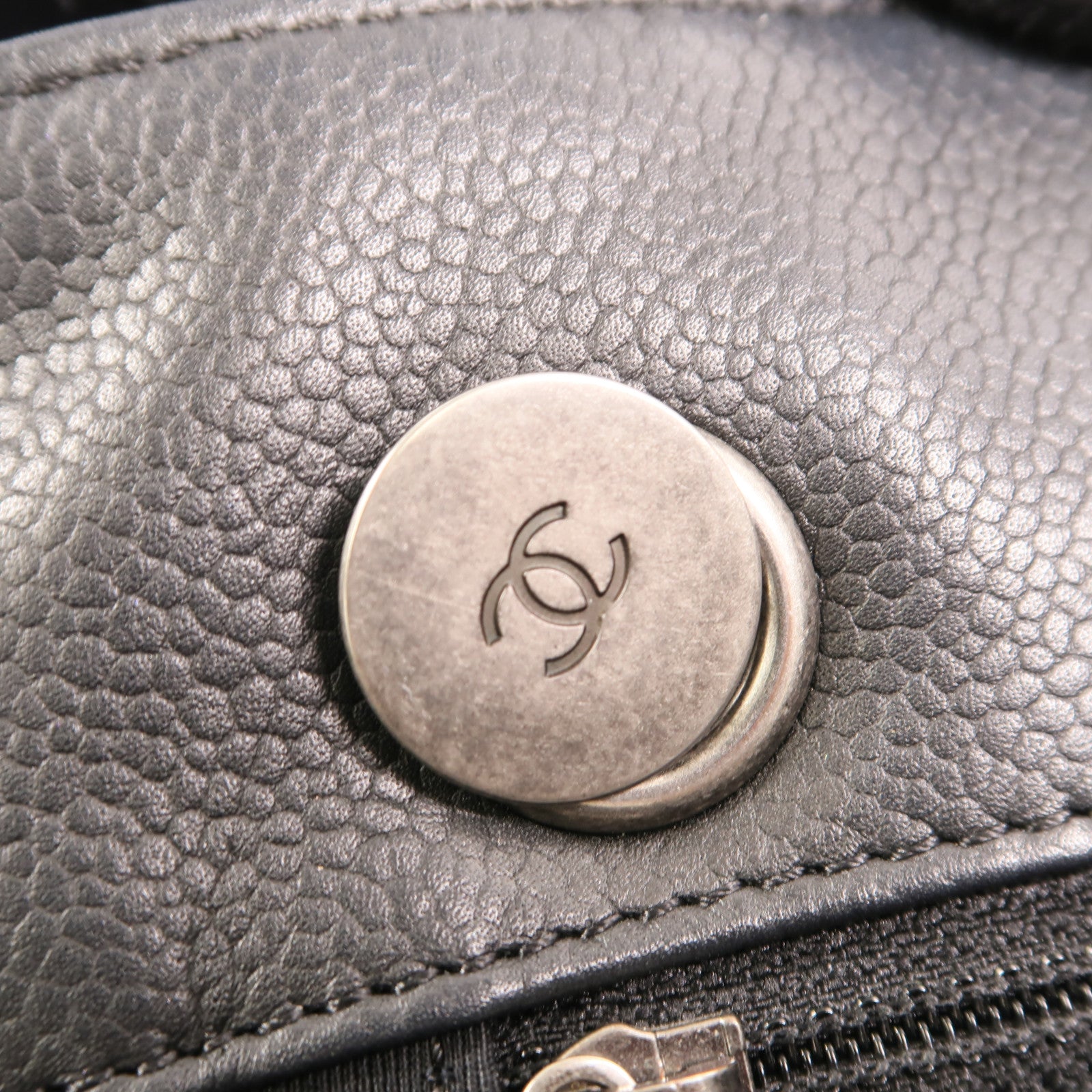 CHANEL 牛皮皮革Urban Companion Tote銀扣鏈帶手挽袋