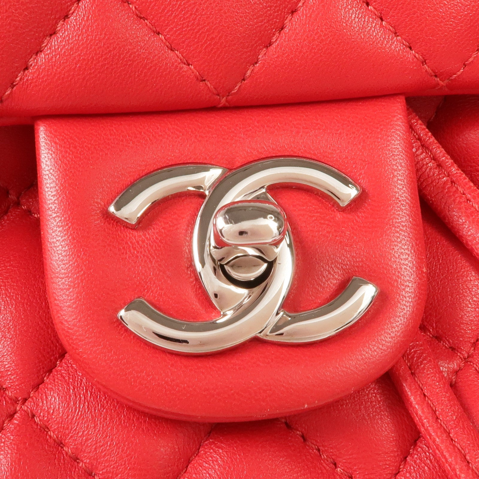 CHANEL 羊皮皮革Urban Spirit銀扣背包