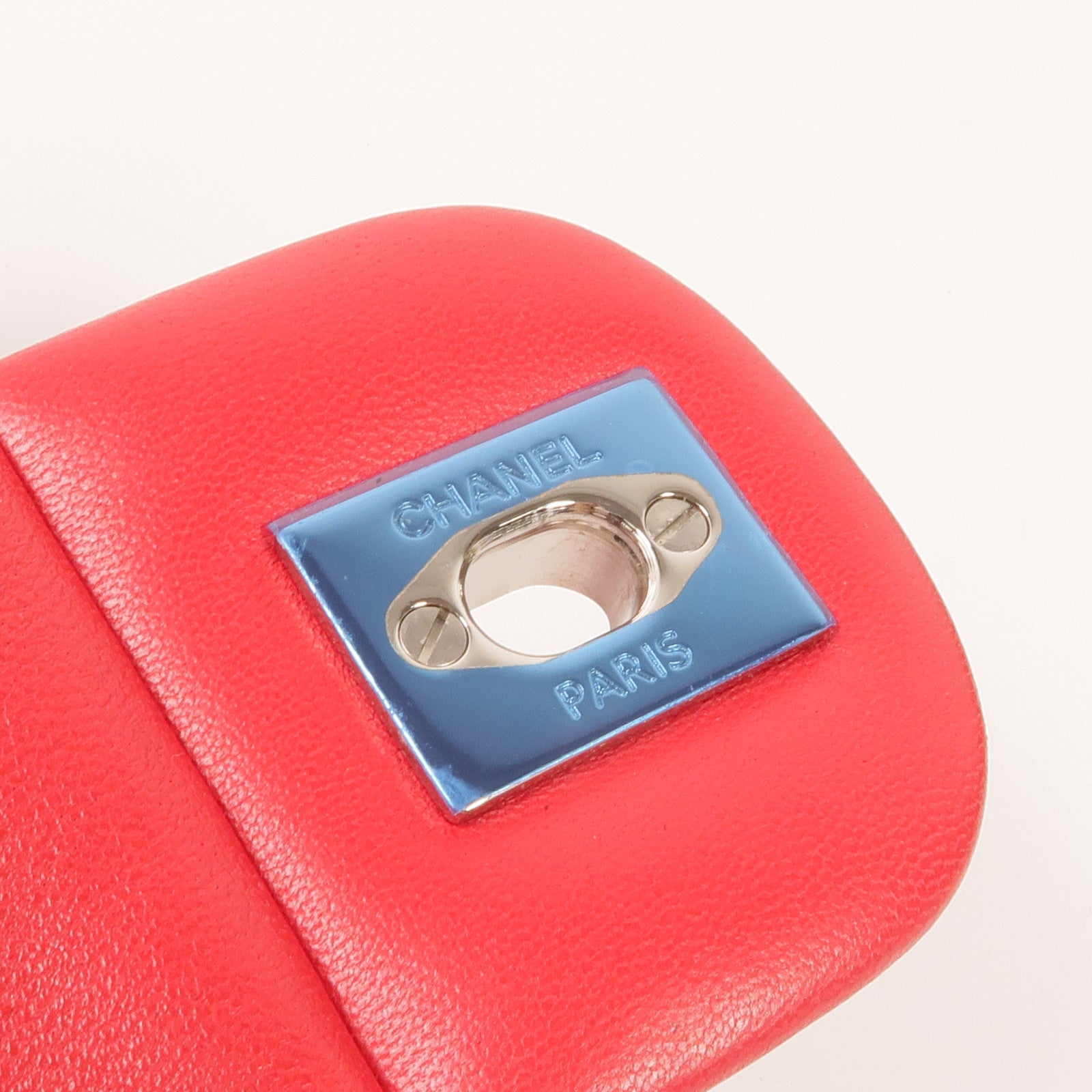 CHANEL 羊皮皮革Urban Spirit銀扣背包