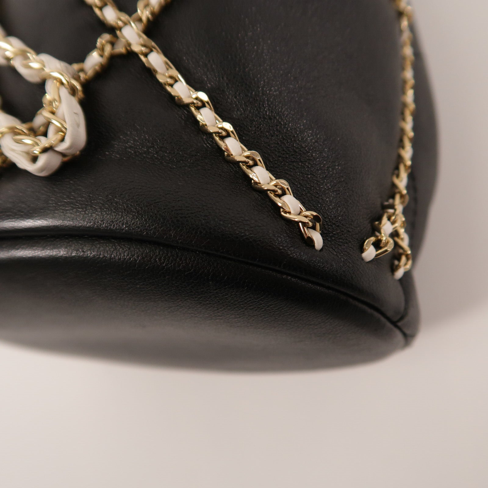 CHANEL 羊皮皮革Drawstring Bag鏈帶肩背袋