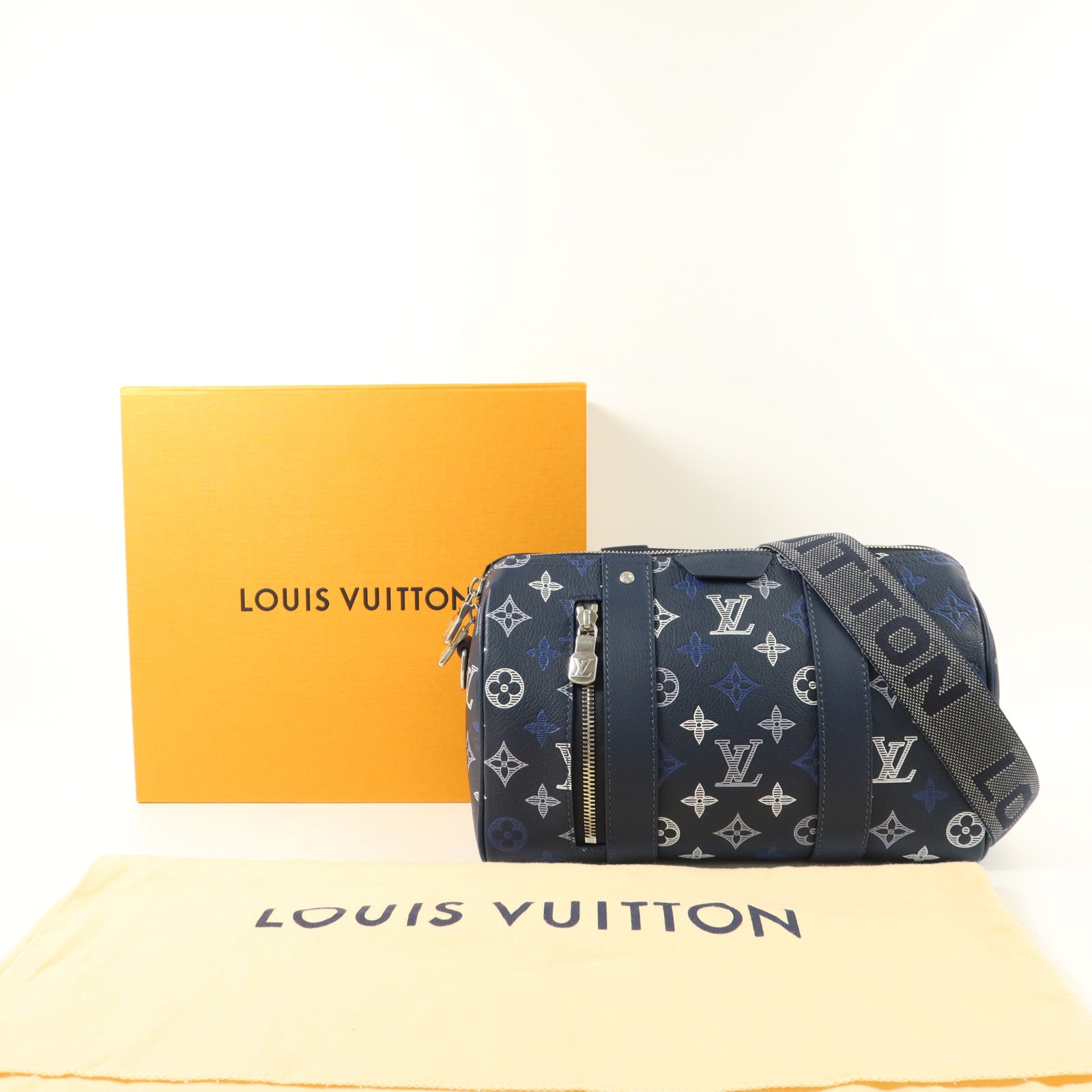 LOUIS VUITTON Monogram Shadow City Keepall肩背袋