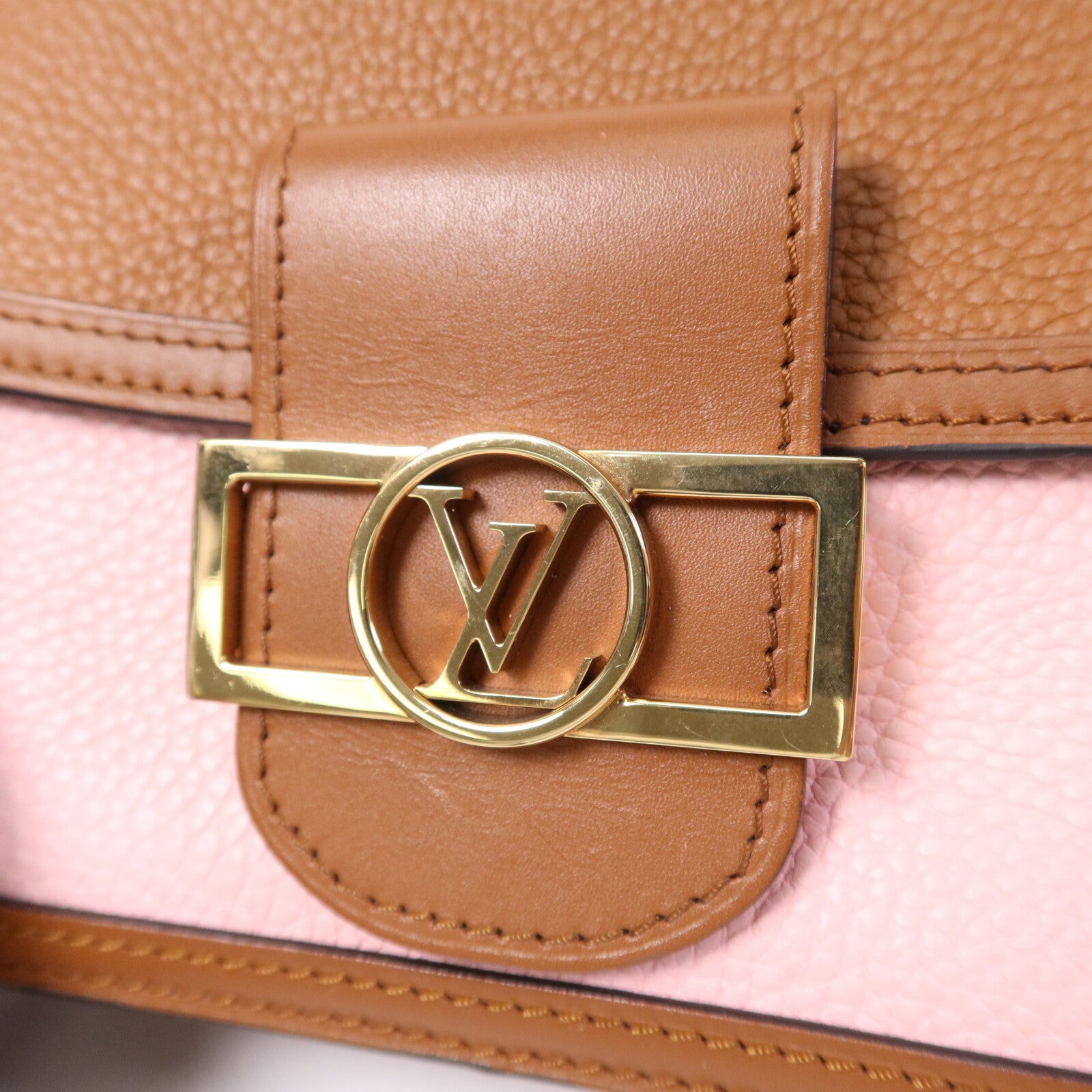 LOUIS VUITTON Taurillon Clemence Mini Dauphine金扣肩背袋