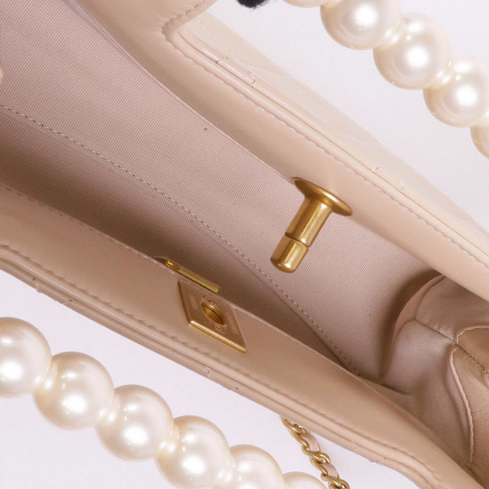 CHANEL 牛皮皮革Chain Shoulder金扣鏈帶肩背袋