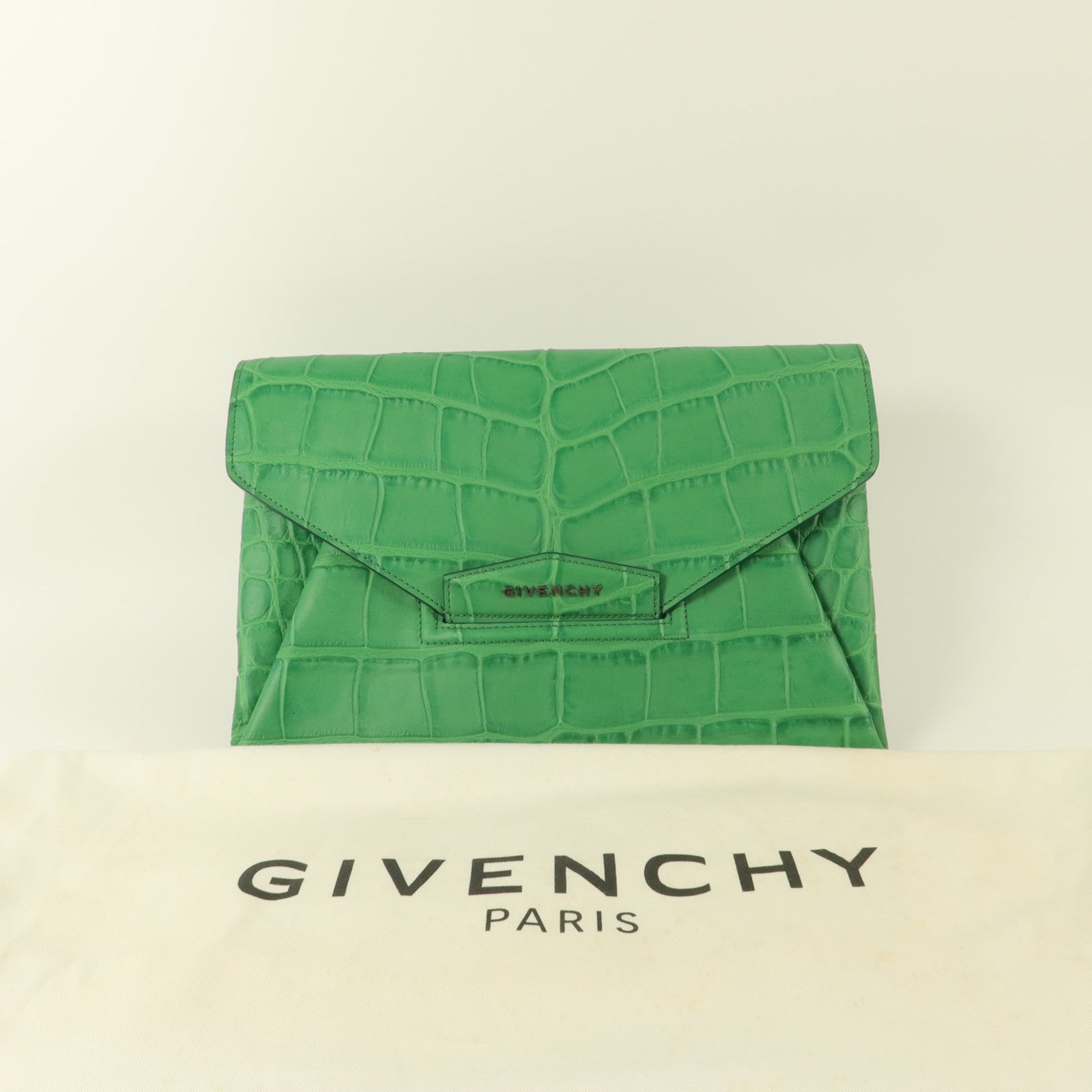 GIVENCHY 牛皮皮革Antigona Envelope Clutch手拿包