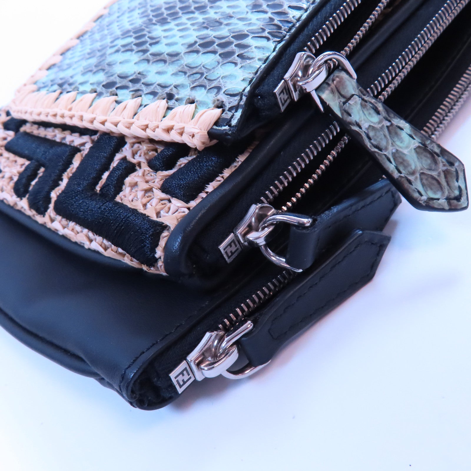 FENDI 牛皮皮革/蛇皮皮革Clutch金扣手拿包黑色