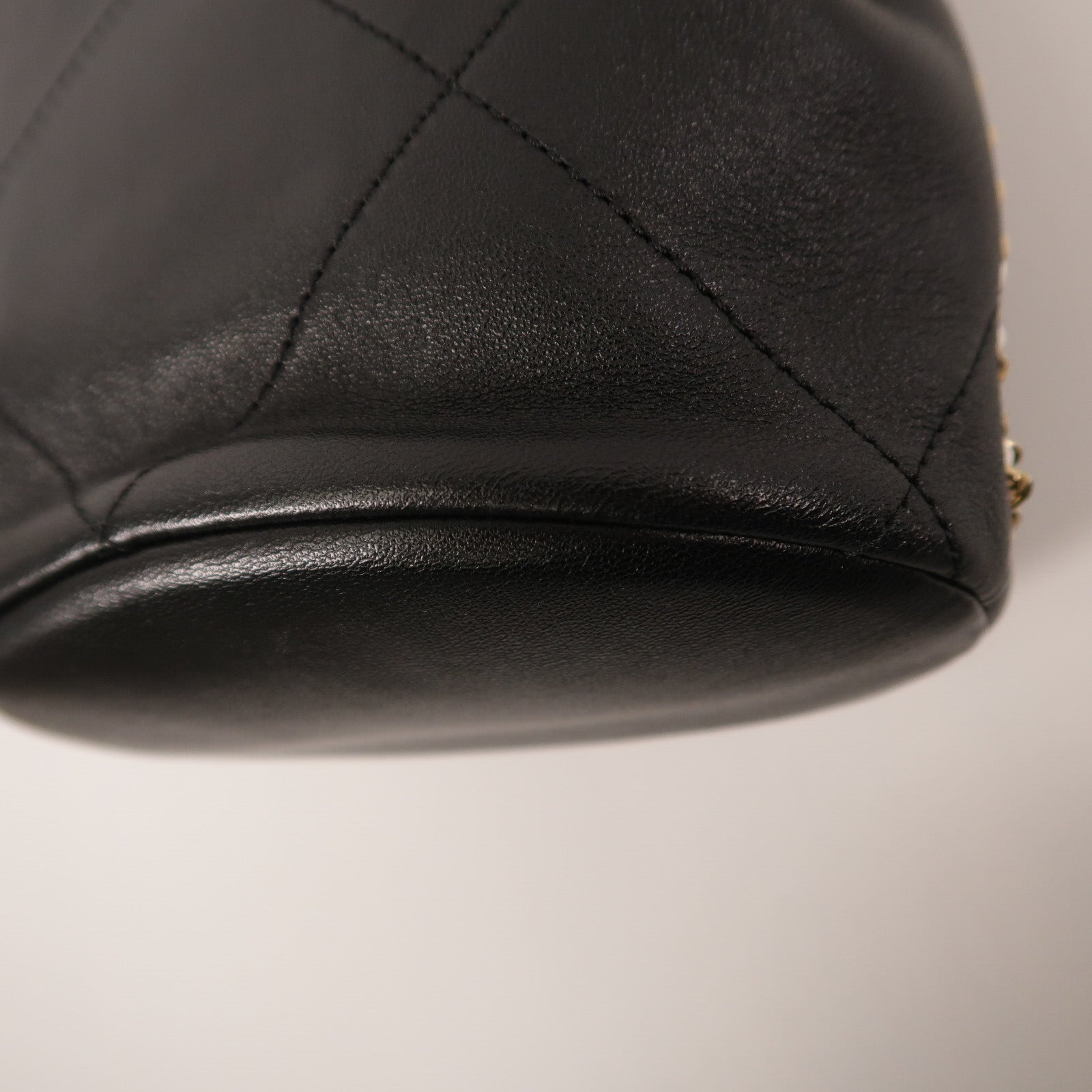 CHANEL 羊皮皮革Drawstring Bag鏈帶肩背袋