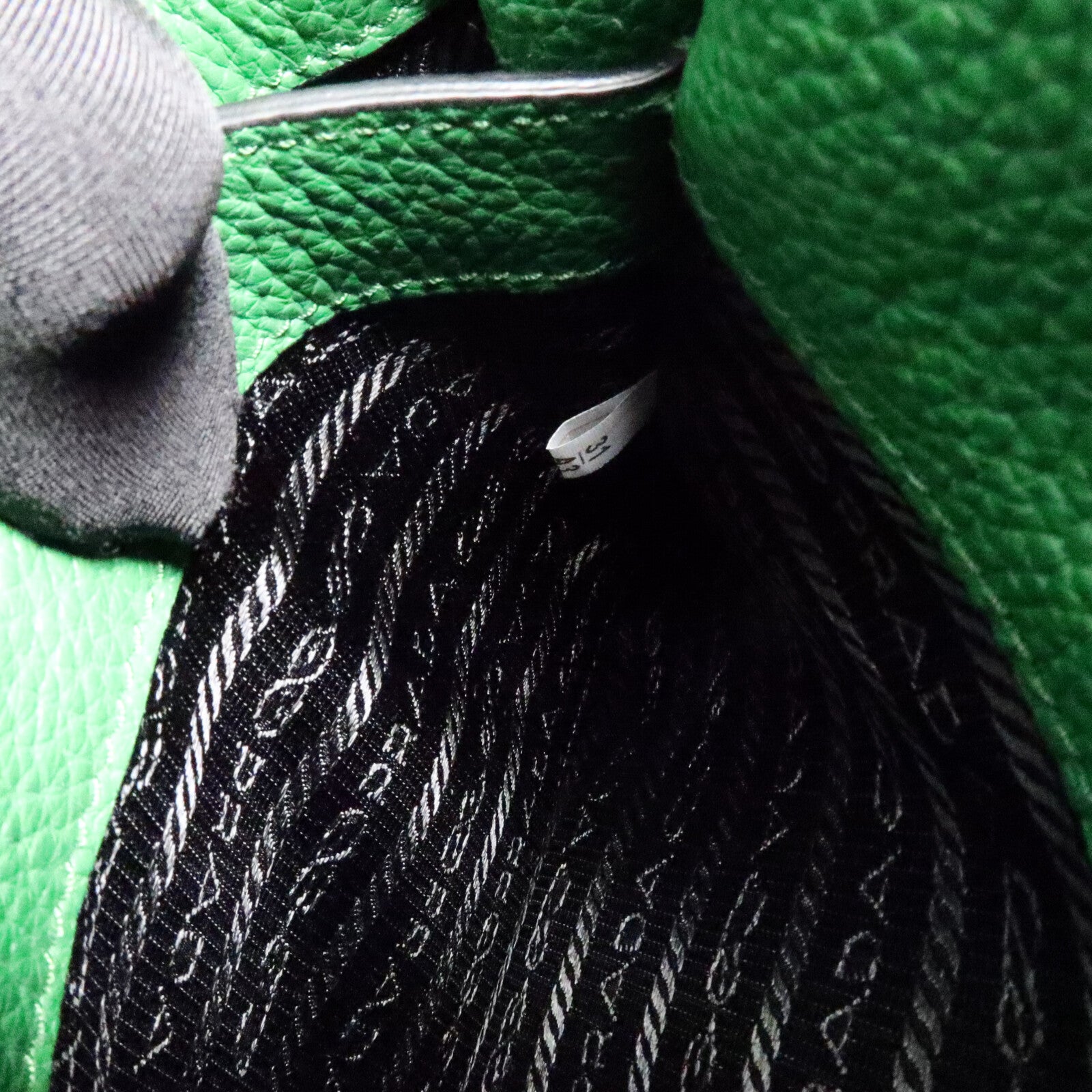 PRADA 牛皮皮革Mini Shoulder肩背袋