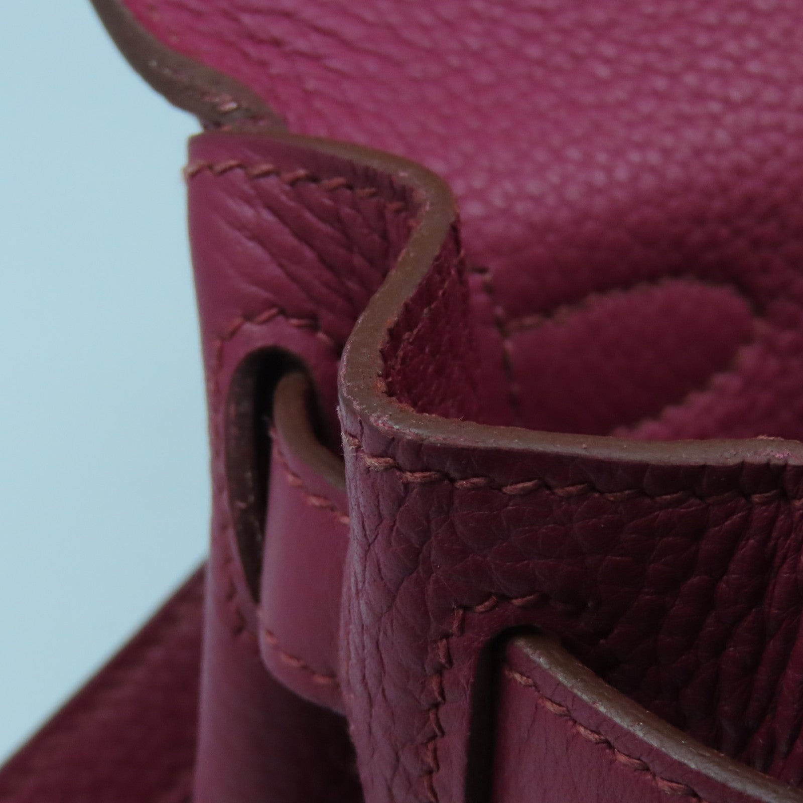 HERMES Clemence皮革Kelly 28金扣手挽袋Rubis红色