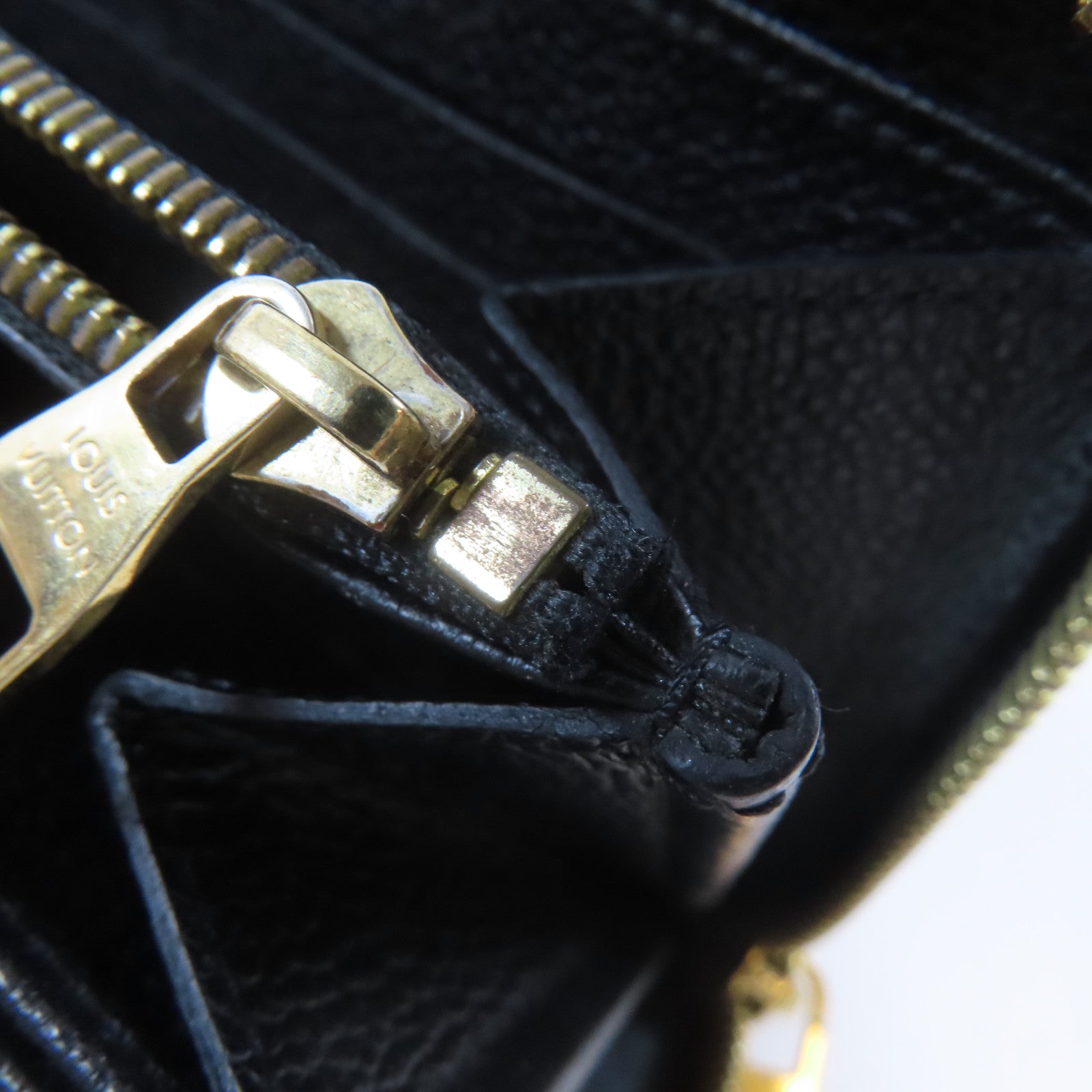 LOUIS VUITTON Monogram Empreinte Long Round Wallet金扣長錢包黑色