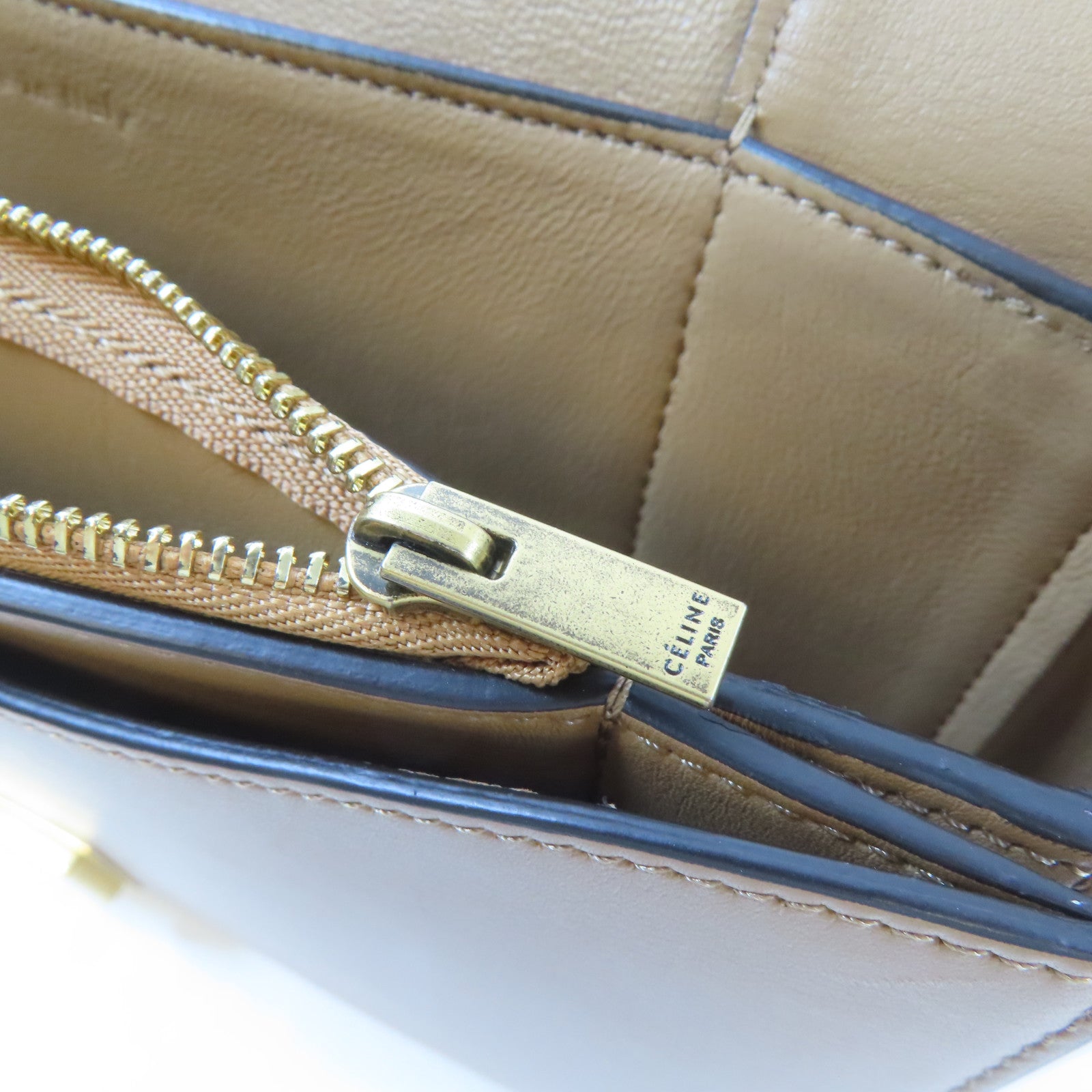 CELINE 牛皮皮革Frame Shoulder Bag金扣肩背袋棕色/白色