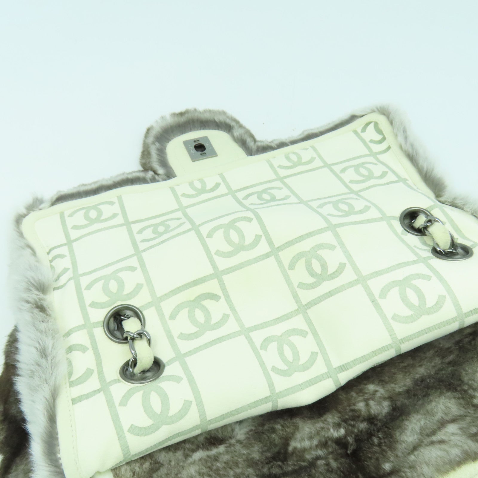 CHANEL 【激減優惠】Fur Chain Shoulder Bag銀扣鏈帶肩背袋啡色/白色