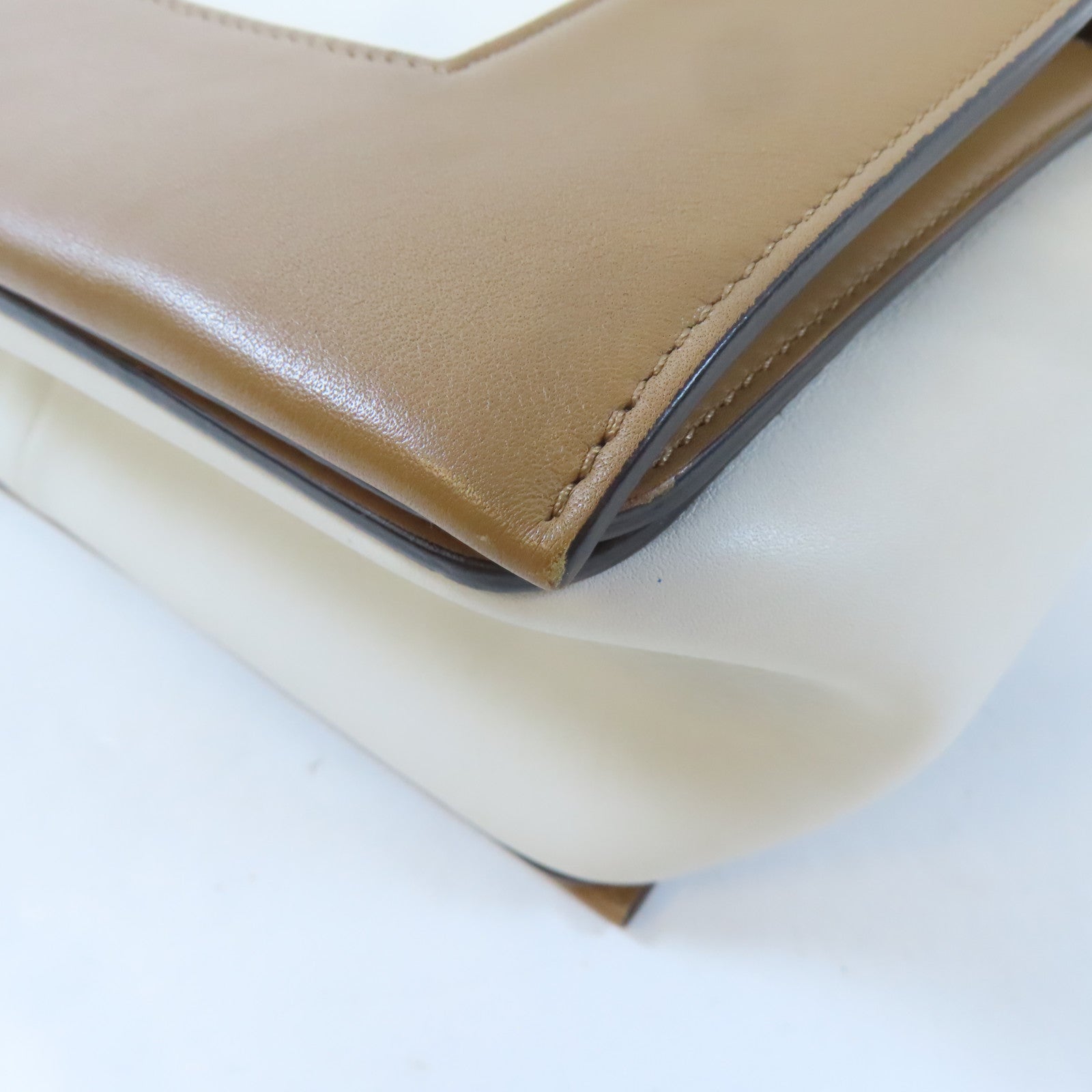 CELINE 牛皮皮革Frame Shoulder Bag金扣肩背袋棕色/白色