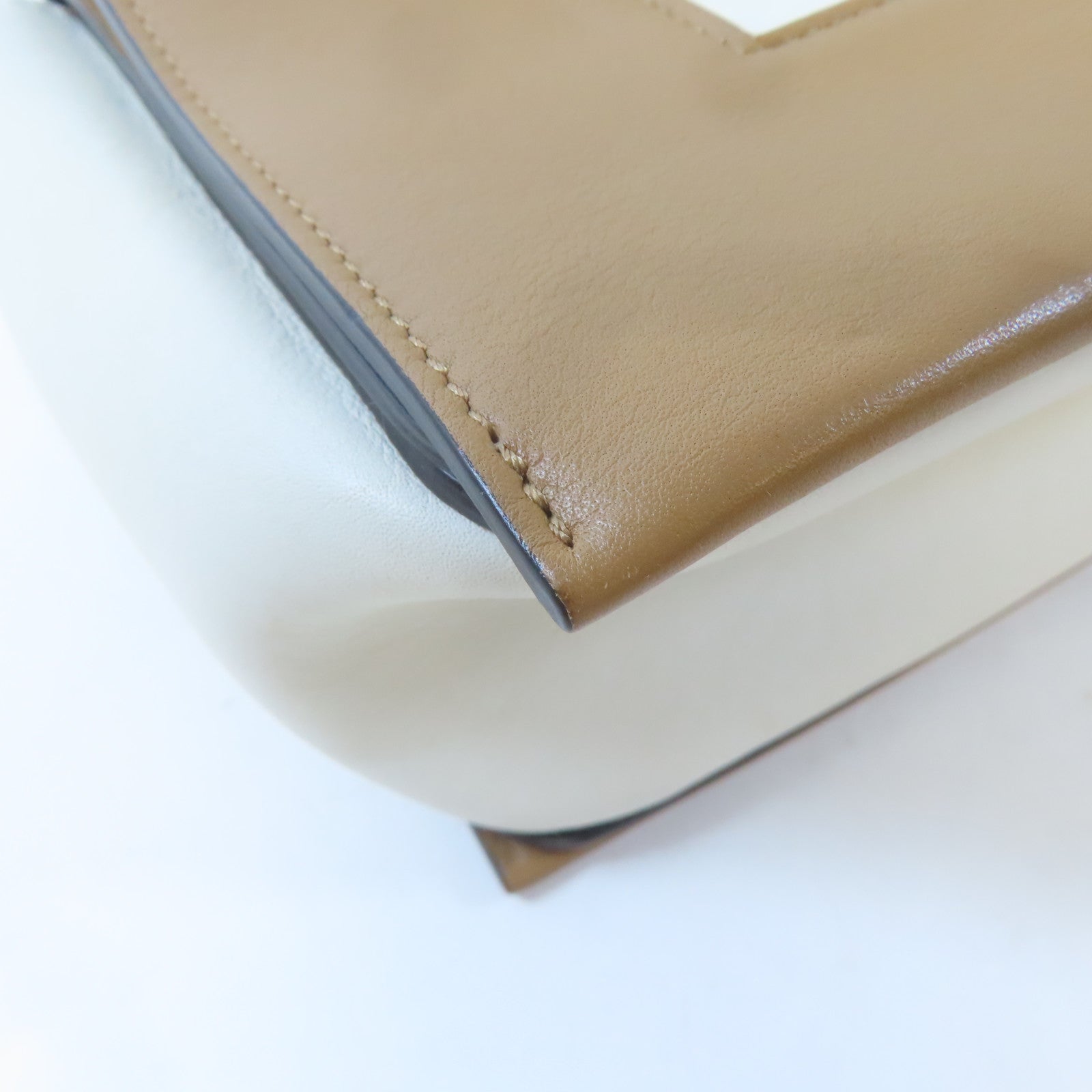 CELINE 牛皮皮革Frame Shoulder Bag金扣肩背袋棕色/白色