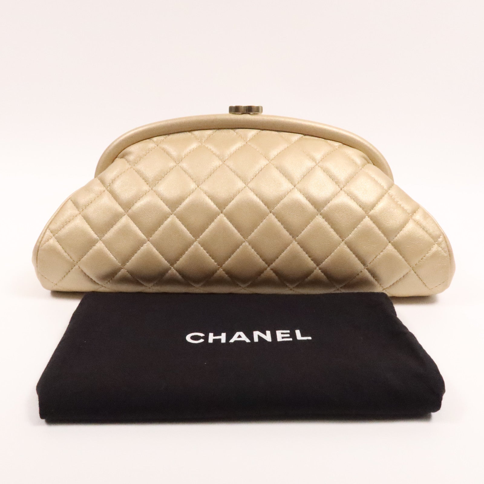 CHANEL 羊皮皮革Pouch金扣手拿包