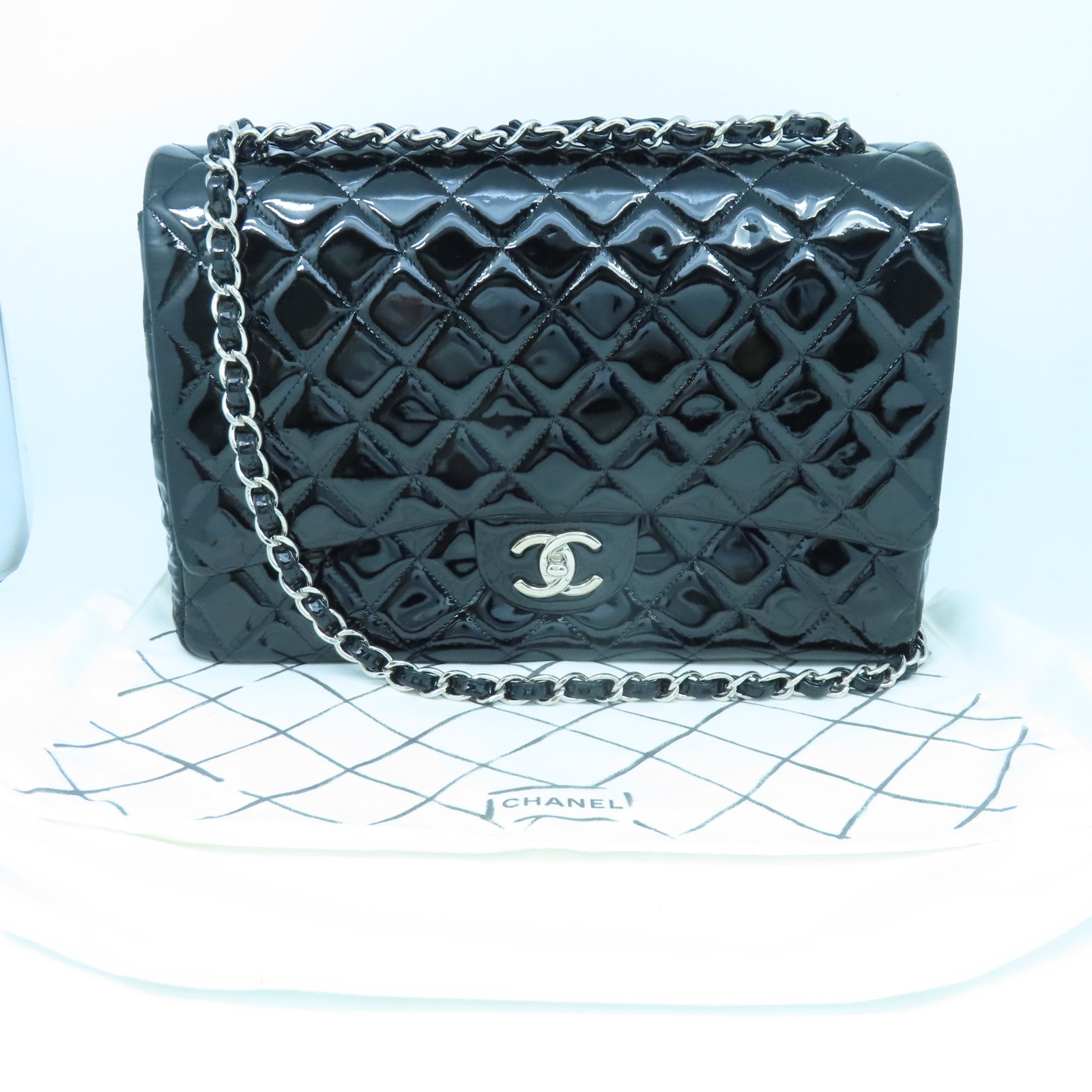 CHANEL 【激減優惠】菱格漆皮皮革Maxi Classic銀扣鏈帶肩背袋黑色