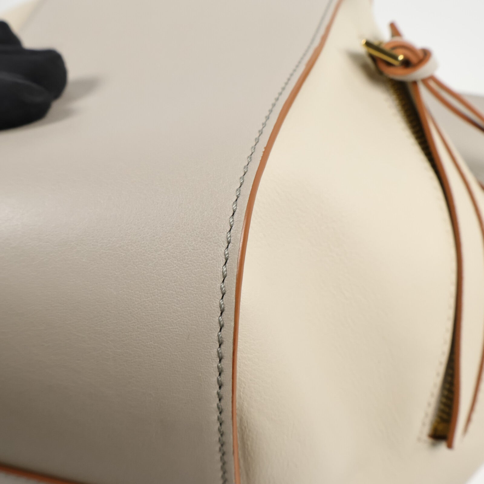 LOEWE 牛皮皮革Hammock Small手挽肩背兩用袋