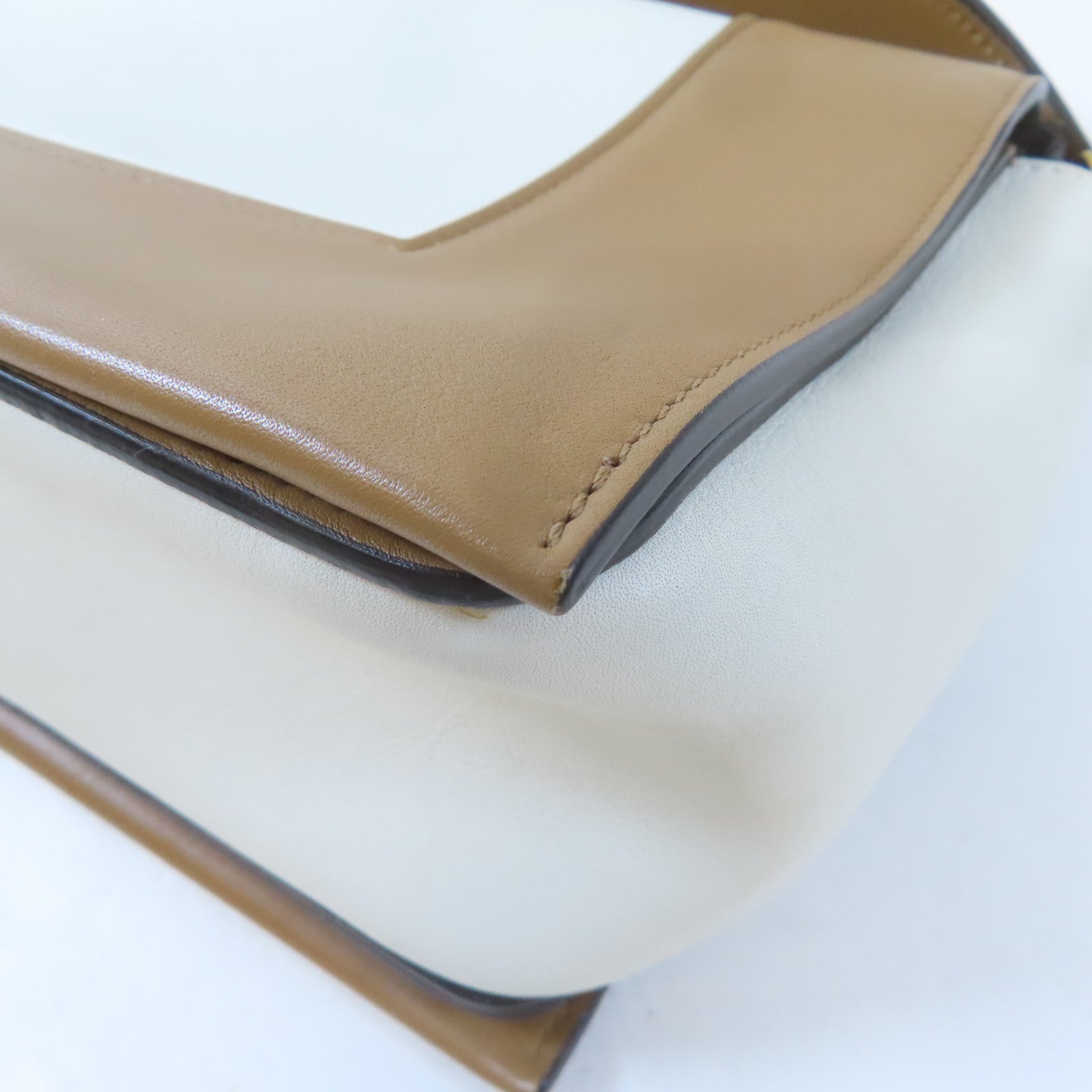 CELINE 牛皮皮革Frame Shoulder Bag金扣肩背袋棕色/白色