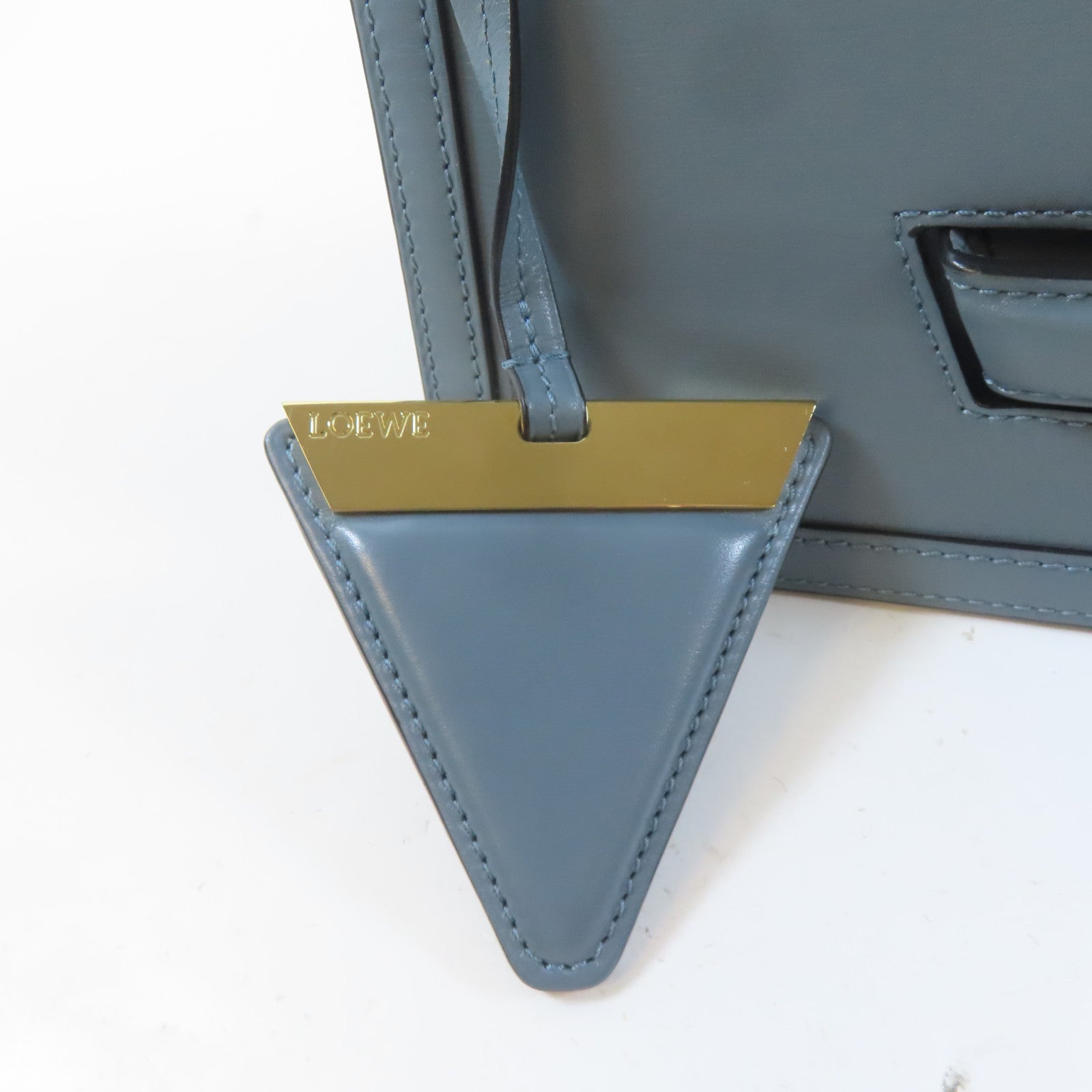 LOEWE 牛皮皮革Barcelona金扣肩背袋藍色