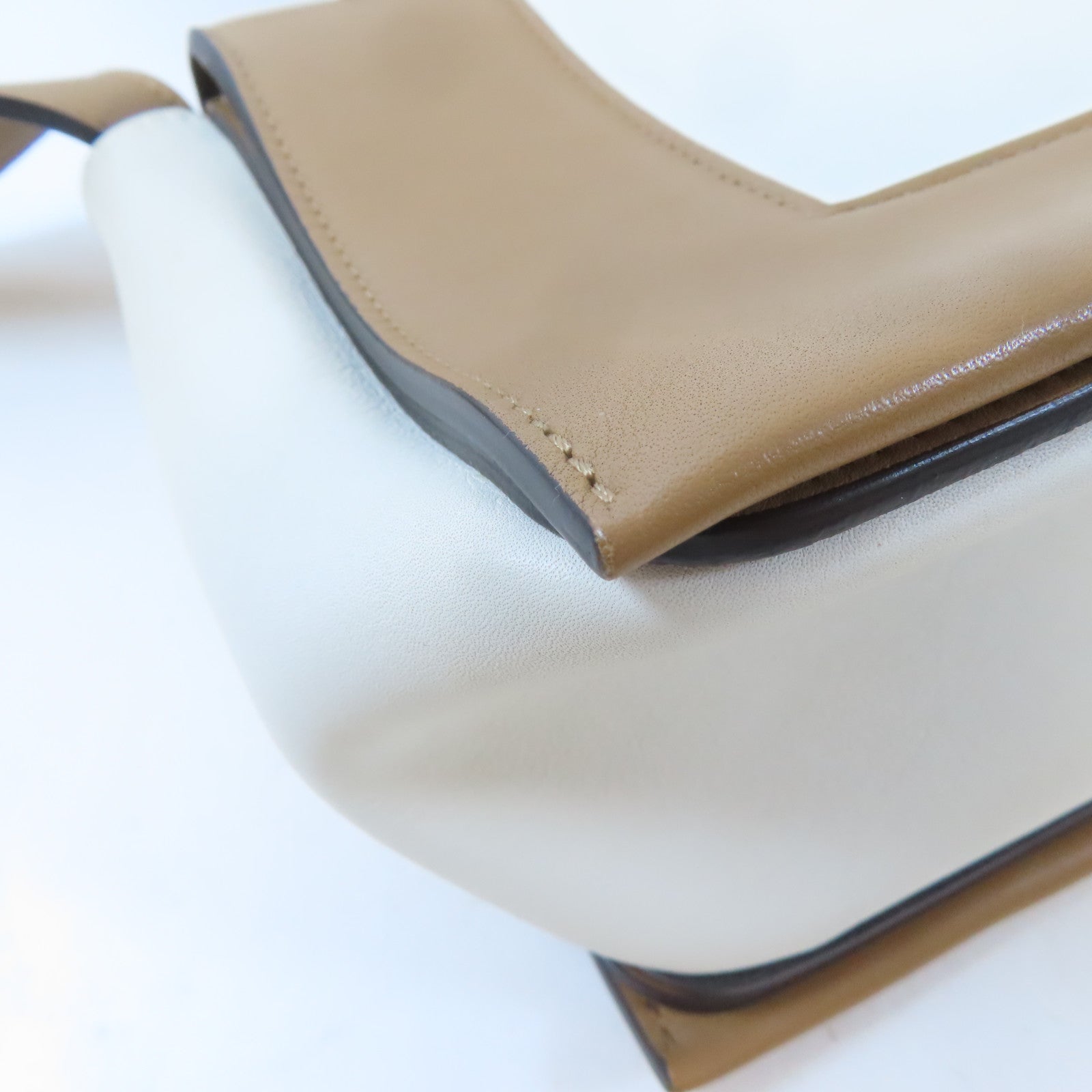 CELINE 牛皮皮革Frame Shoulder Bag金扣肩背袋棕色/白色