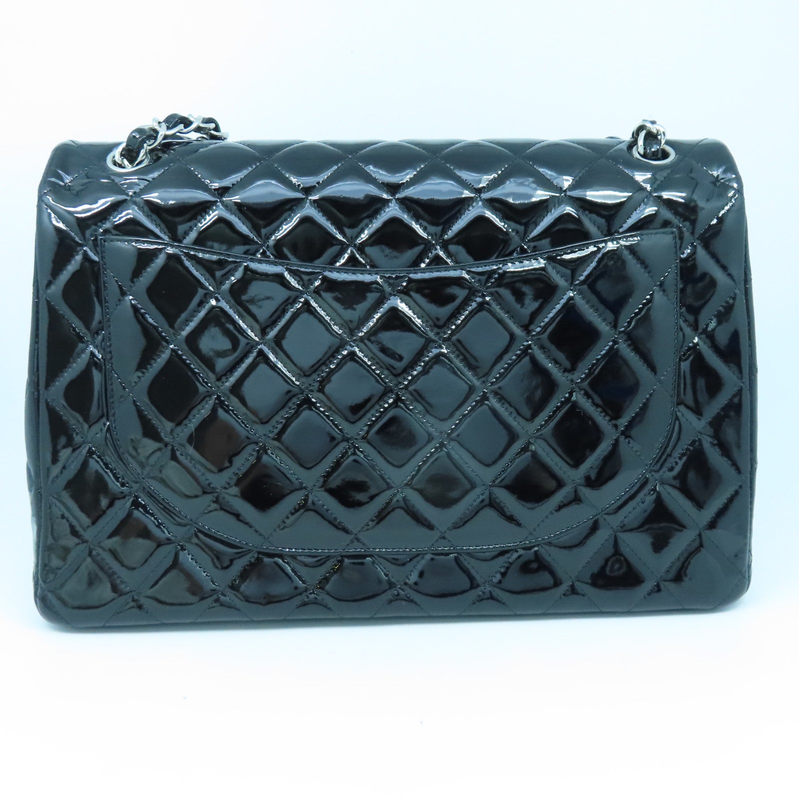 CHANEL 【激減優惠】菱格漆皮皮革Maxi Classic銀扣鏈帶肩背袋黑色