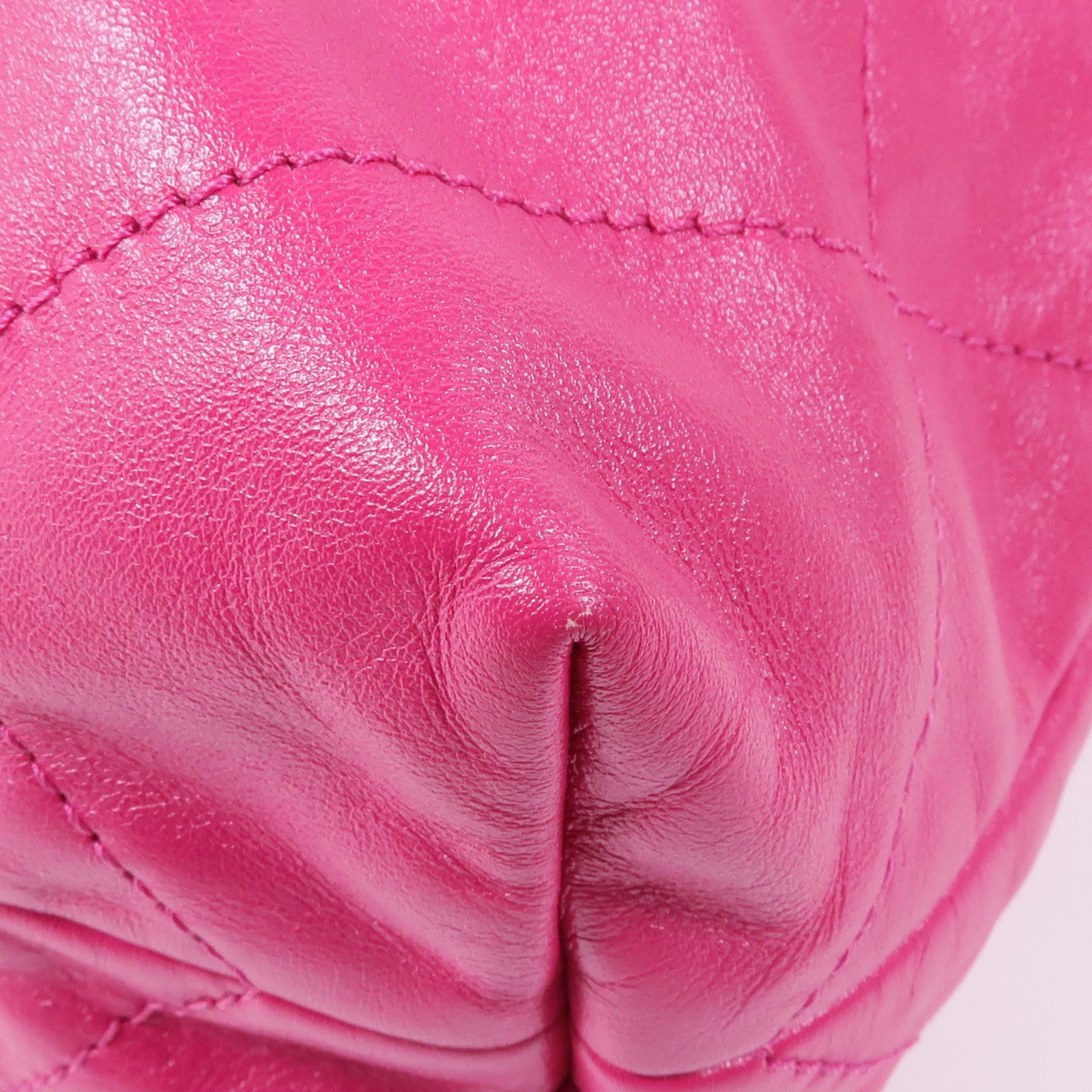 CHANEL 牛皮皮革Chanel 22 Small金扣鏈帶肩背袋