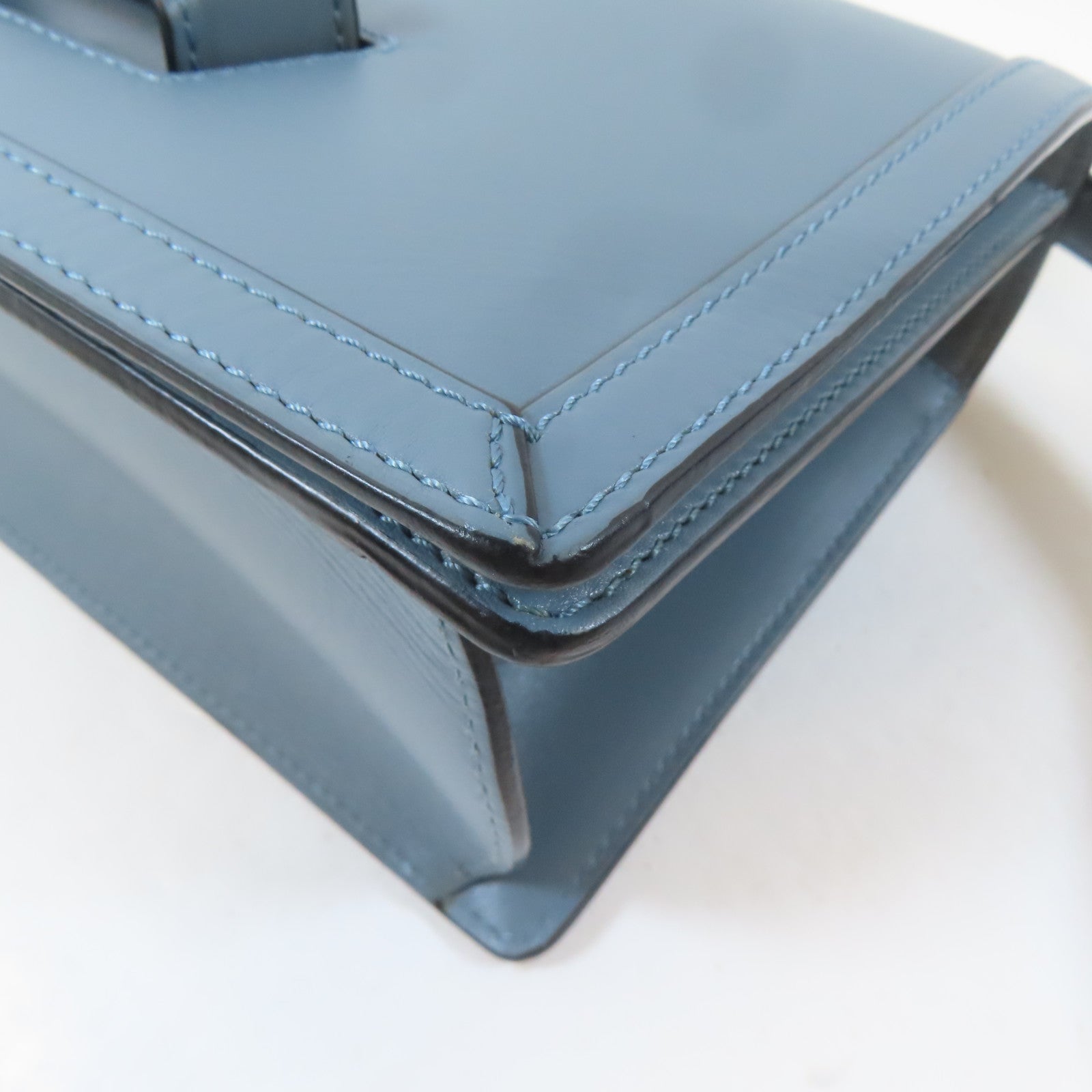 LOEWE 牛皮皮革Barcelona金扣肩背袋藍色