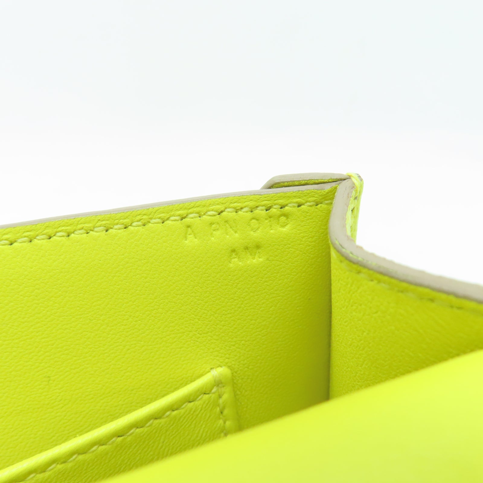 HERMES 【激減優惠】Chevre皮革Verrou Mini銀扣鏈帶肩背袋Lime檸檬黃