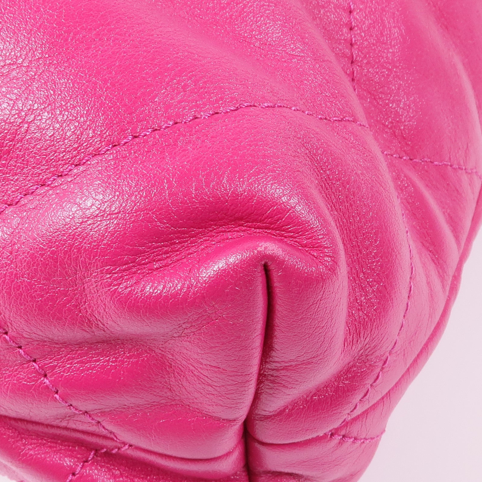 CHANEL 牛皮皮革Chanel 22 Small金扣鏈帶肩背袋