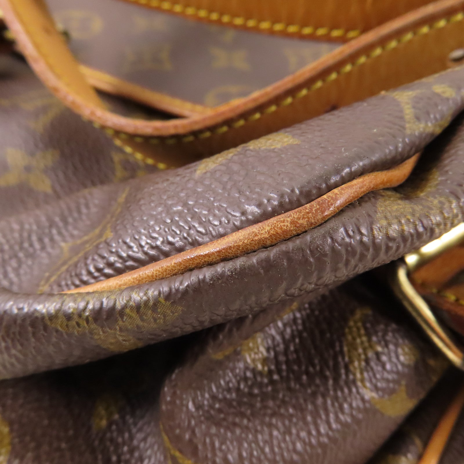 LOUIS VUITTON LV GHW Saumur 35 Crossbody Shoulder Bag M42254 Monogram Brown