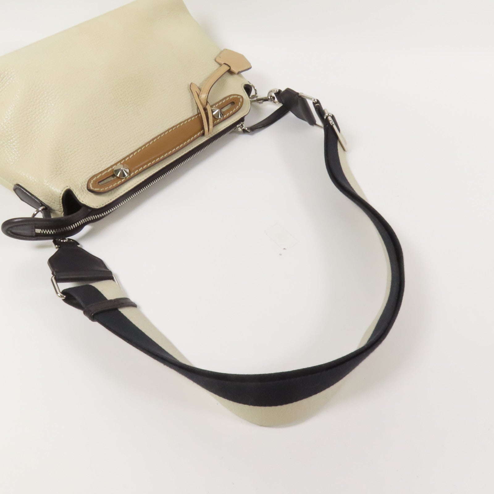 FENDI 牛皮皮革By The Way銀扣肩背袋