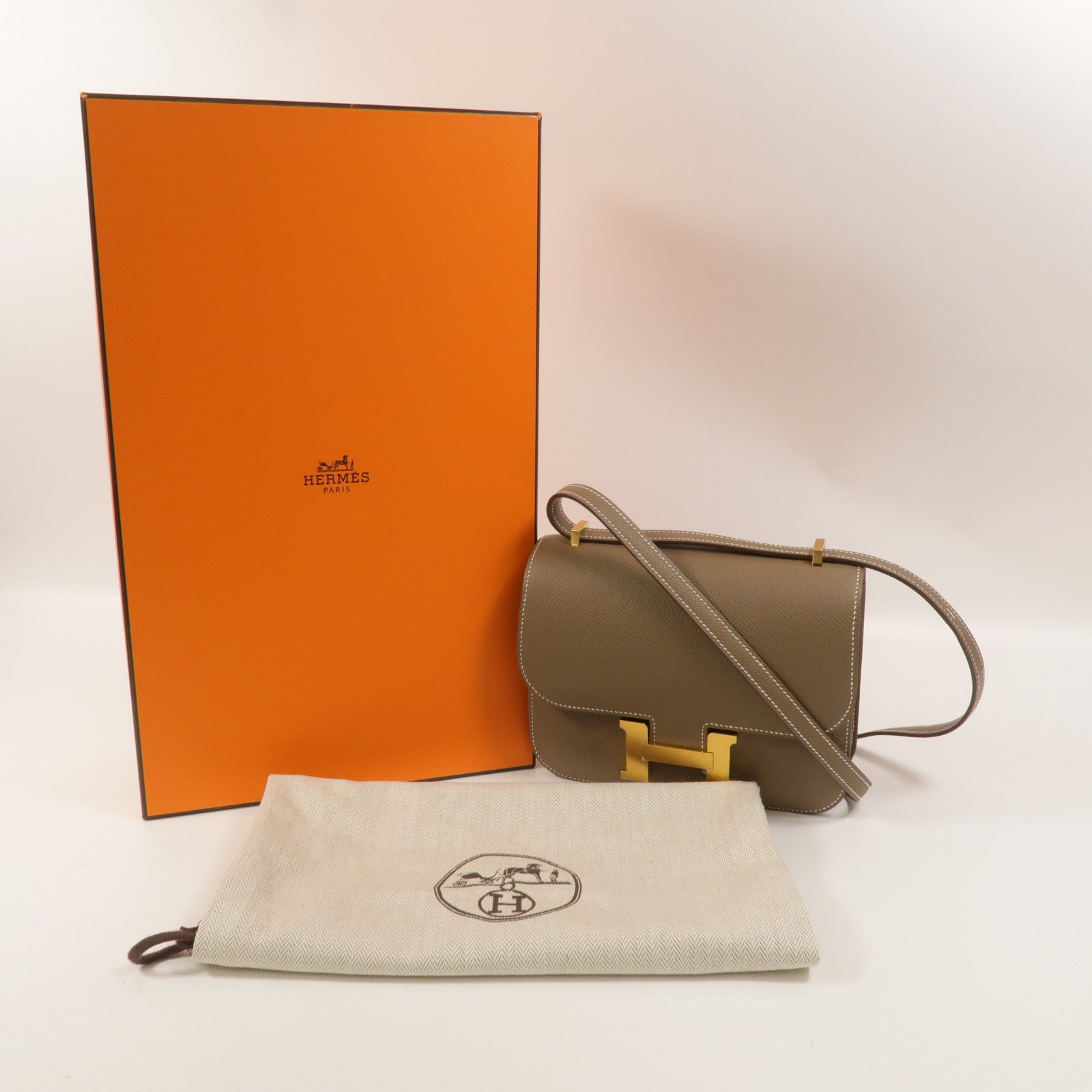 HERMES Epsom皮革Constance Mini肩背袋Etoupe