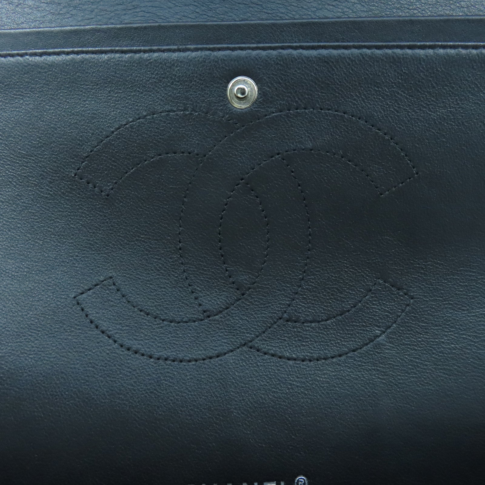 CHANEL 【激減優惠】菱格漆皮皮革Maxi Classic銀扣鏈帶肩背袋黑色