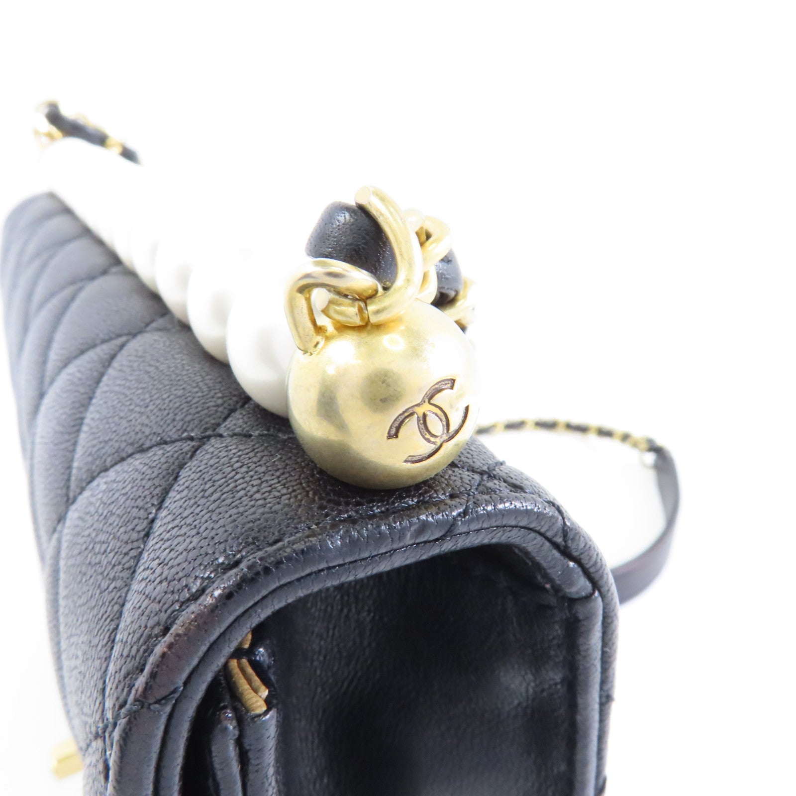 CHANEL 菱格牛皮皮革Chain Shoulder金扣鏈帶肩背袋黑色