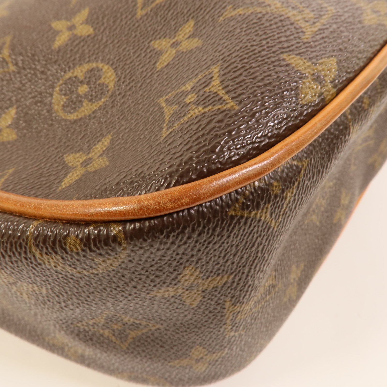 LOUIS VUITTON Monogram Hudson GM金扣肩背袋