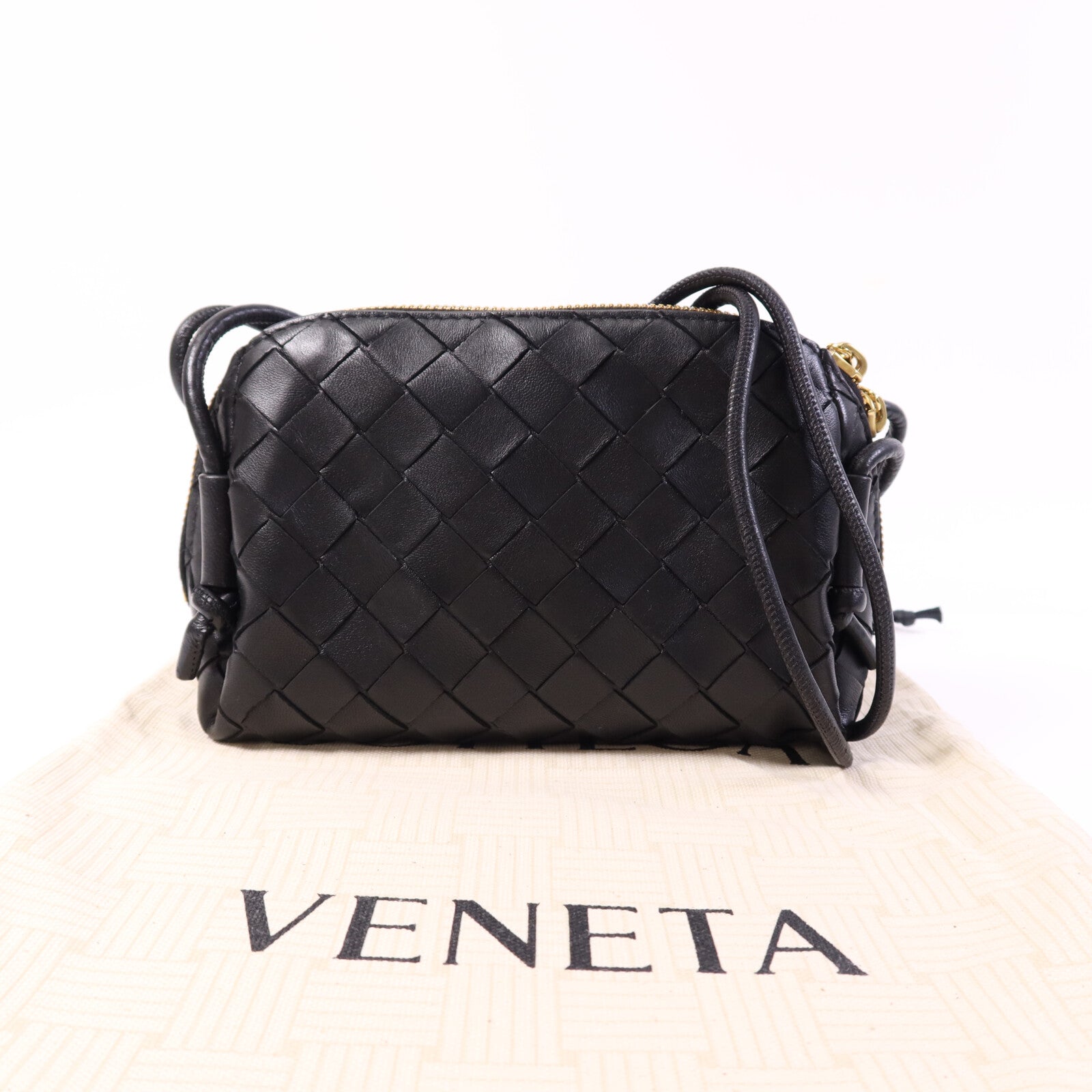 BOTTEGA VENETA 牛皮皮革Concert Pouch金扣肩背袋