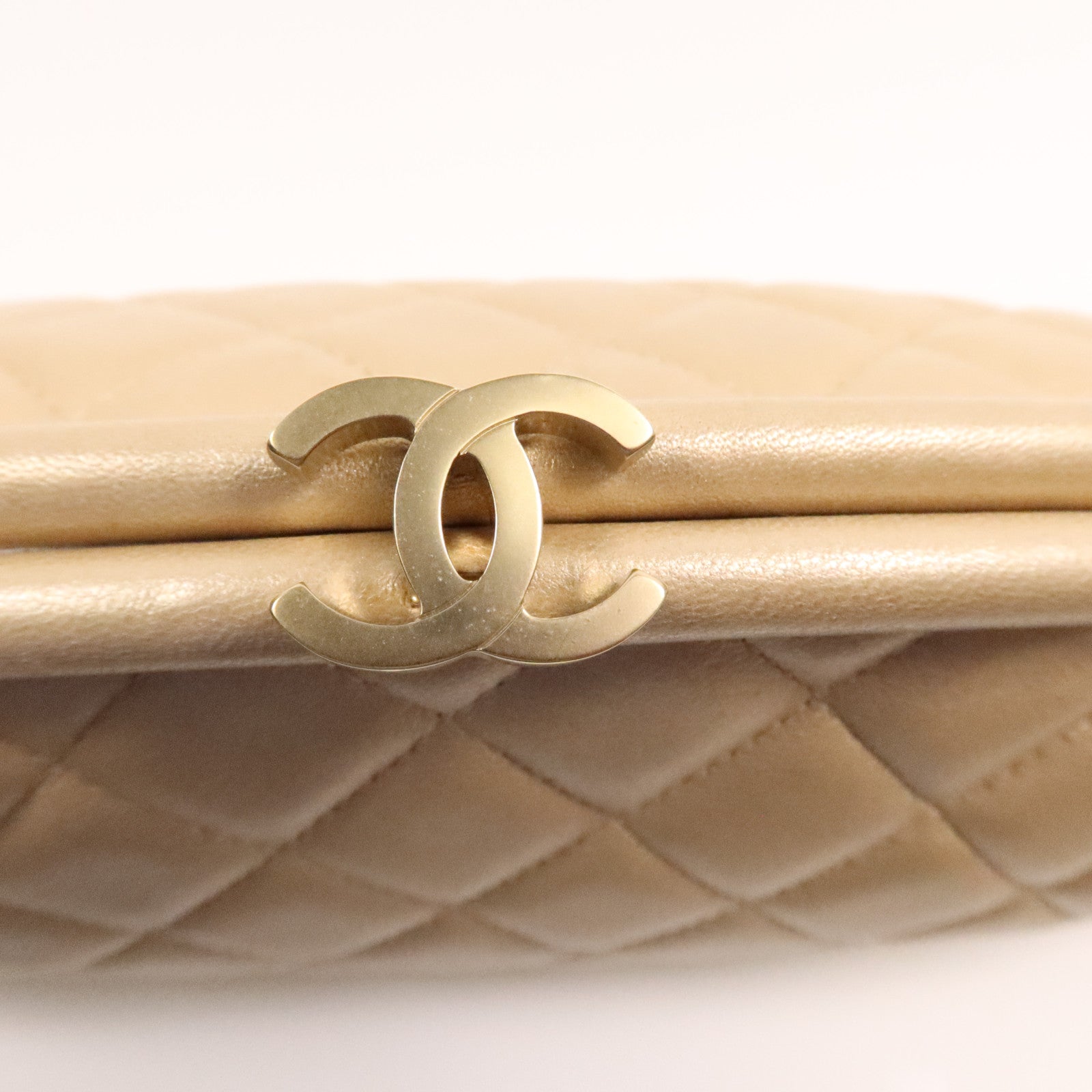 CHANEL 羊皮皮革Pouch金扣手拿包