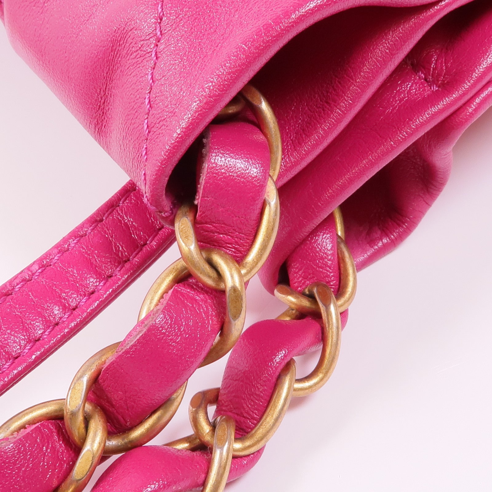 CHANEL 牛皮皮革Chanel 22 Small金扣鏈帶肩背袋