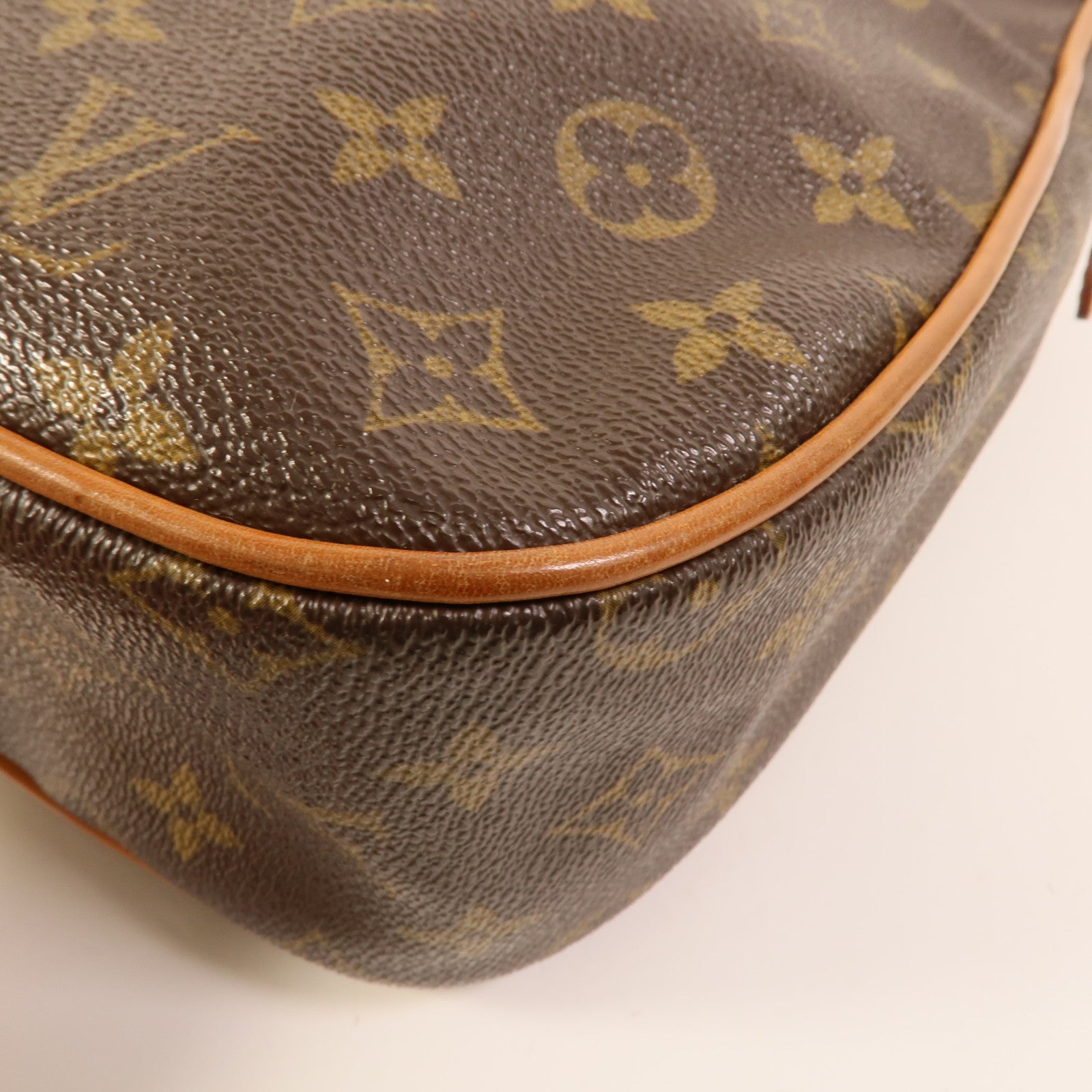 LOUIS VUITTON Monogram Hudson GM金扣肩背袋