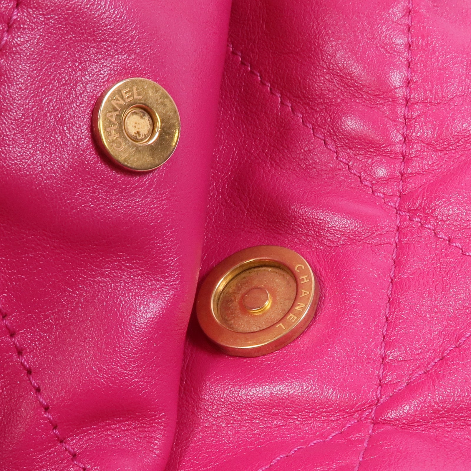 CHANEL 牛皮皮革Chanel 22 Small金扣鏈帶肩背袋