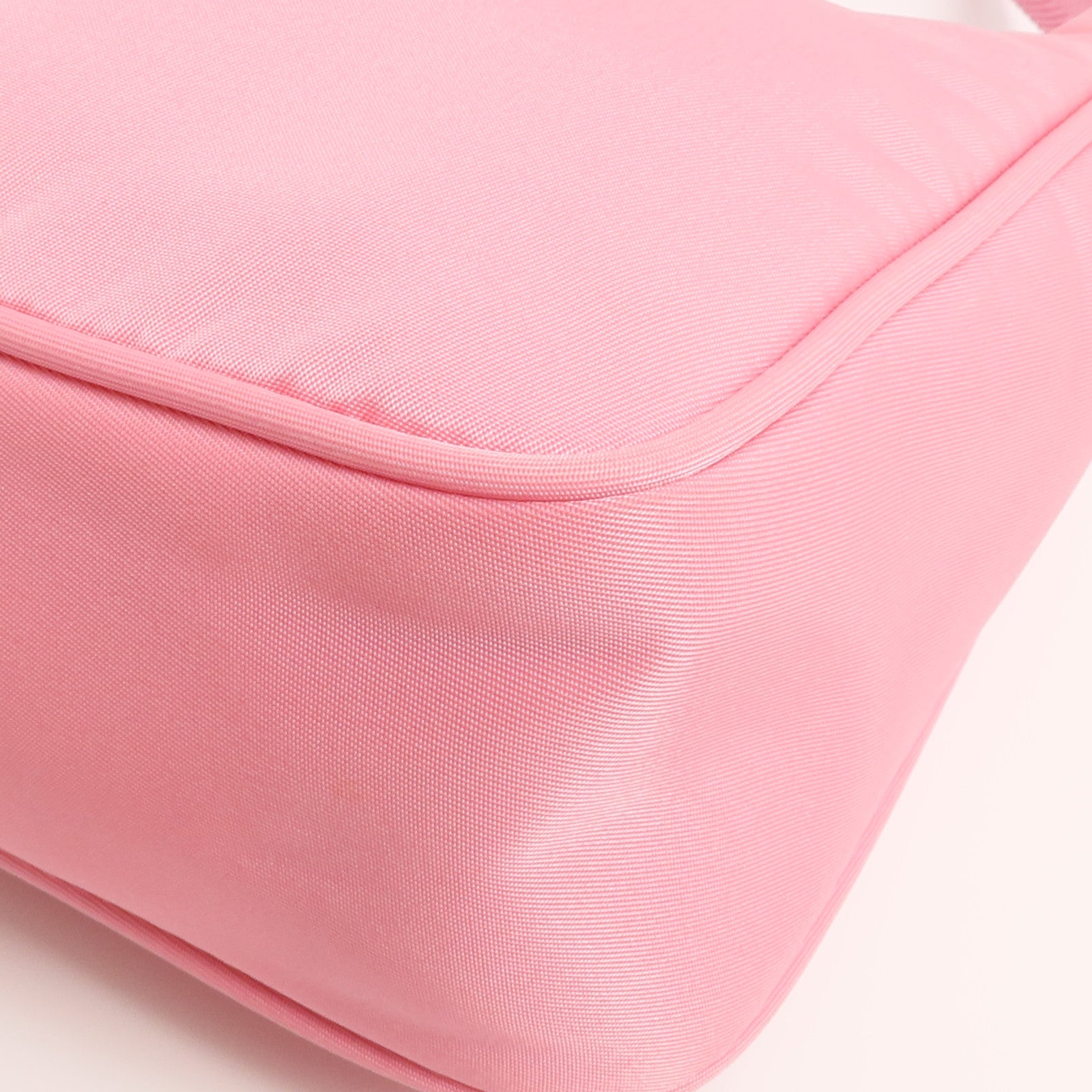 PRADA 尼龍Re-Edition 2000銀扣手挽袋