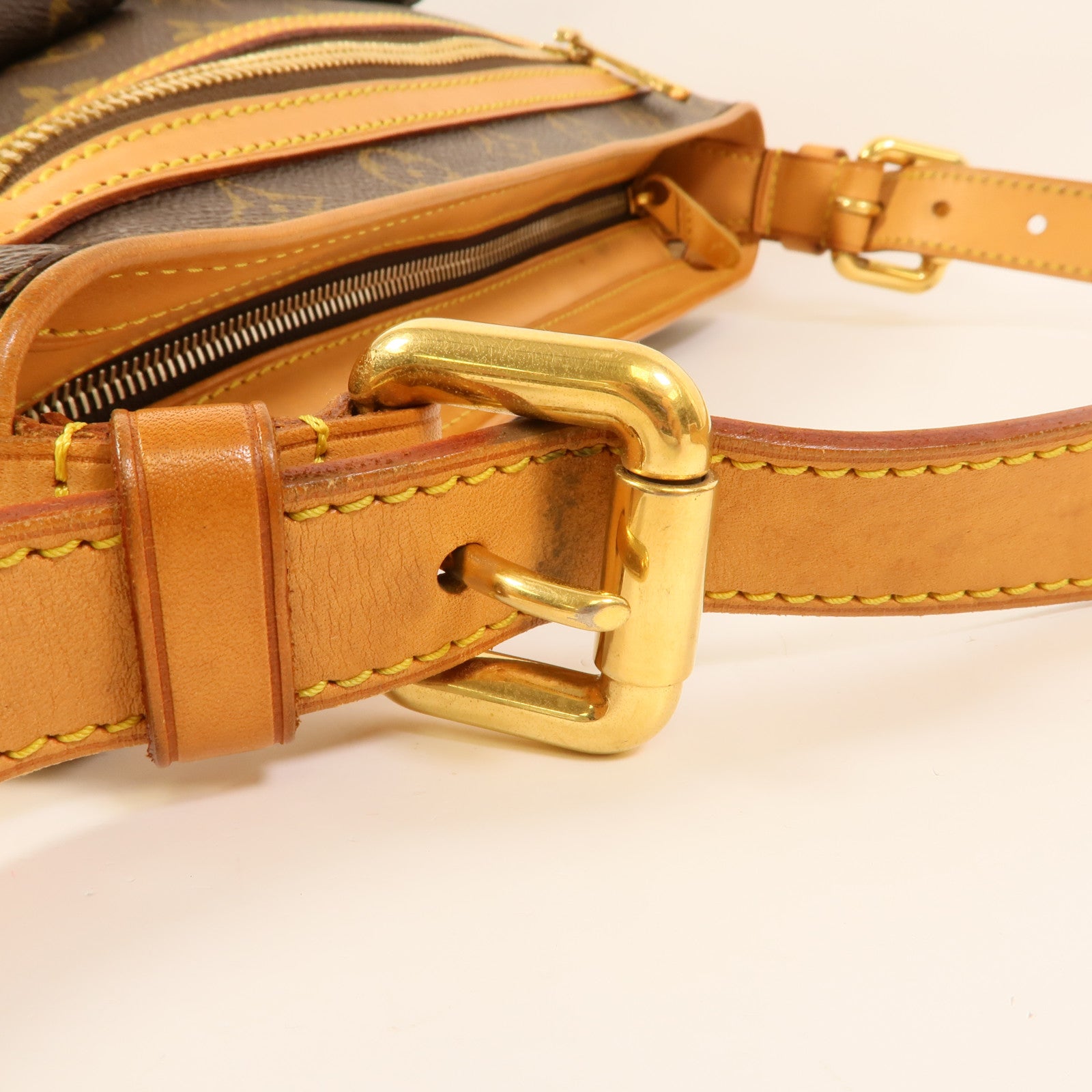 LOUIS VUITTON Monogram Hudson GM金扣肩背袋