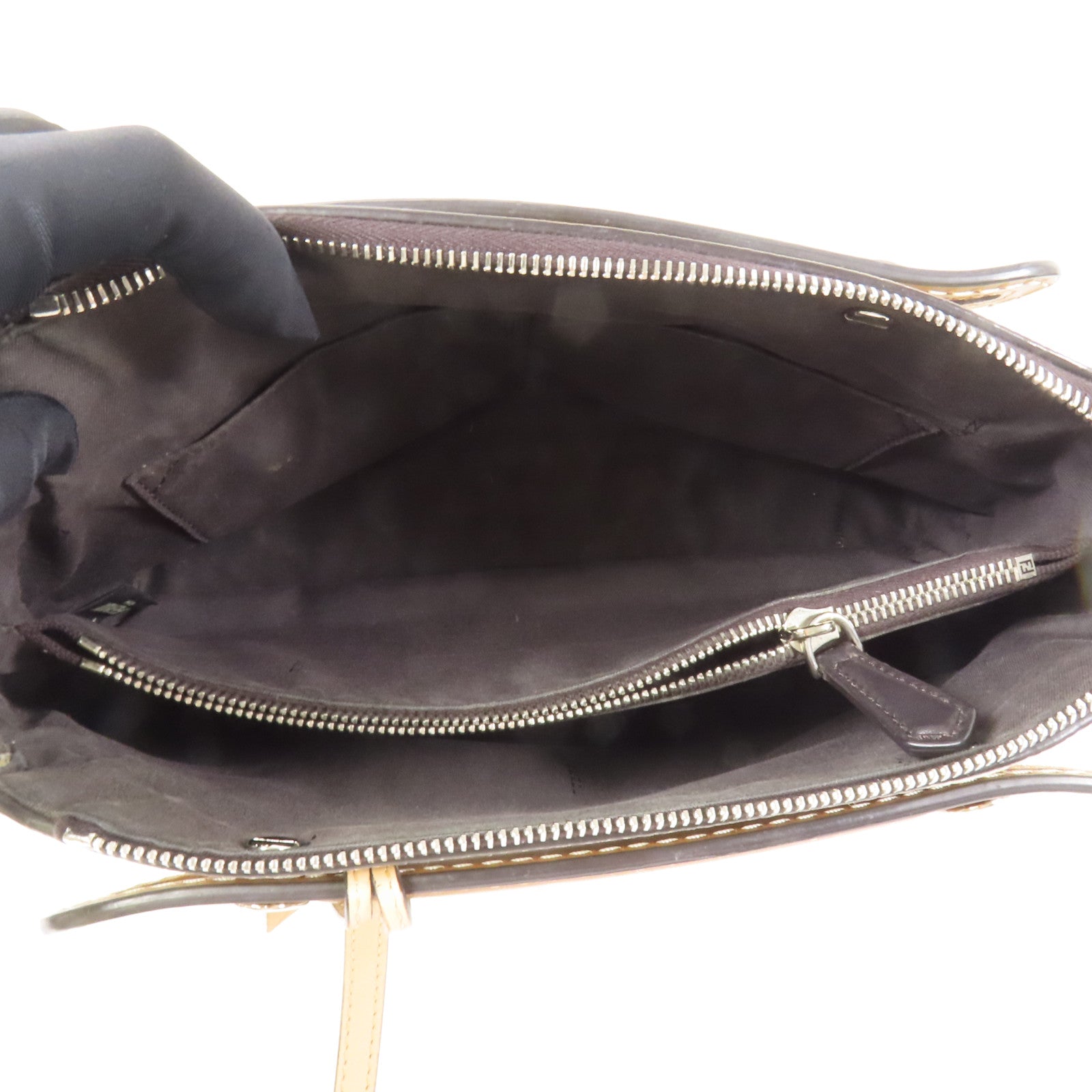 FENDI 牛皮皮革By The Way銀扣肩背袋